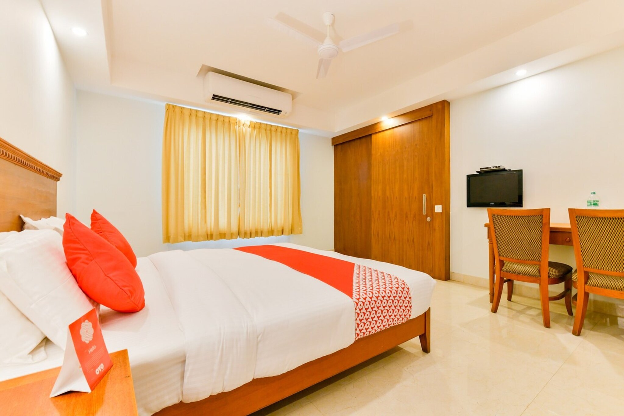Located 39 km from Kochi Biennale, Super Townhouse Vembanad Tourist Home offers 3-star accommodation in Cochin and features a shared lounge, a restaurant and a bar. Among the facilities at this property are a shared kitchen and room service, along with free WiFi throughout the property. The property is non-smoking and is set 33 km from Cochin Shipyard.
At the hotel each room is fitted with air conditioning and a TV.
With staff speaking English and Hindi, around the clock guidance is available at the reception.
Vaikom Mahadeva Temple is less than 1 km from Super Townhouse Vembanad Tourist Home, while Mango Meadows Agricultural Theme Park is 14 km away. Cochin International Airport is 57 km from the property.
Early Check-In Policy: A full day’s room rate will be charged for check-ins before 6:00 AM. Complimentary early check-in is available between 6:00 AM and 10:00 AM, subject to room availability.
Check-in is only available to guests aged 18 and above. Please provide a government-issued ID to confirm your age.