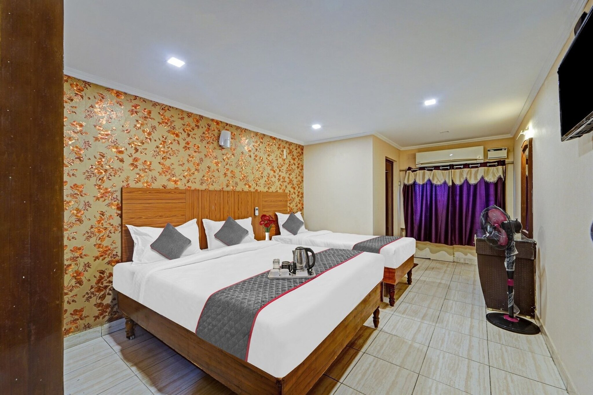 Situated in the centre of Chennai, Collection O Pride Hospitality US Consulate is located 1.3 km from Spencer Plaza Mall and 2.2 km from Government Museum Chennai. With a restaurant, the 4-star hotel has air-conditioned rooms with free WiFi, each with a private bathroom. The accommodation features room service, a 24-hour front desk and luggage storage for guests.

All rooms at the hotel are fitted with a seating area and a flat-screen TV with satellite channels. All guest rooms have a desk.

Pondy Bazaar is 3.4 km from Collection O Pride Hospitality US Consulate, while Ma Chidambaram Stadium is 3.7 km from the property. Chennai International Airport is 12 km away.

Weâ€™re sorry, but guests with local ID proof are not welcome at this property.

Complimentary early check-in- Subject to availability

Weâ€™re sorry, but we are unable to accommodate unmarried couples at this property.

Early Check-In Policy: A full dayâ€™s room rate will be charged for check-ins before 6:00 AM. Complimentary early check-in is available between 6:00 AM and 10:00 AM, subject to room availability.
Check-in is only available to guests aged 18 and above. Please provide a government-issued ID to confirmÂ yourÂ age.