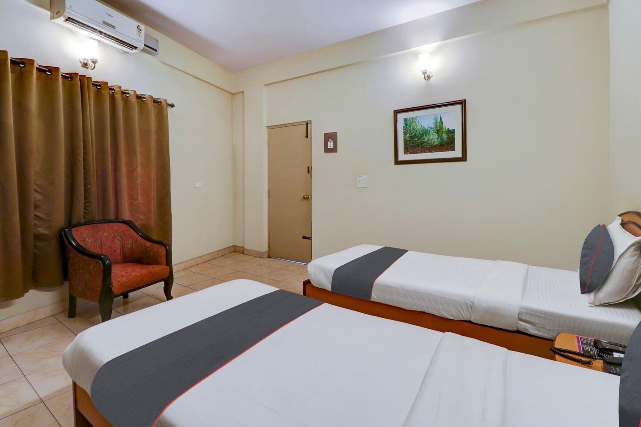 Set within 3.3 km of Forum Mall, Koramangala and 4.6 km of Brigade Road, SUPER COLLECTION O GREEN VIEW HOMES Near Nexus provides rooms in Bengaluru. Featuring a restaurant, the 4-star hotel has air-conditioned rooms with free WiFi, each with a private bathroom. The accommodation offers room service, a 24-hour front desk and luggage storage for guests.
The units at the hotel come with a seating area and a flat-screen TV with satellite channels. Guest rooms feature a desk.
Commercial Street is 6.4 km from SUPER COLLECTION O GREEN VIEW HOMES Near Nexus, while Kanteerava Indoor Stadium is 6.6 km away. Kempegowda International Airport is 35 km from the property.
Early Check-In Policy: A full day’s room rate will be charged for check-ins before 6:00 AM. Complimentary early check-in is available between 6:00 AM and 10:00 AM, subject to room availability.
Check-in is only available to guests aged 18 and above. Please provide a government-issued ID to confirm your age.