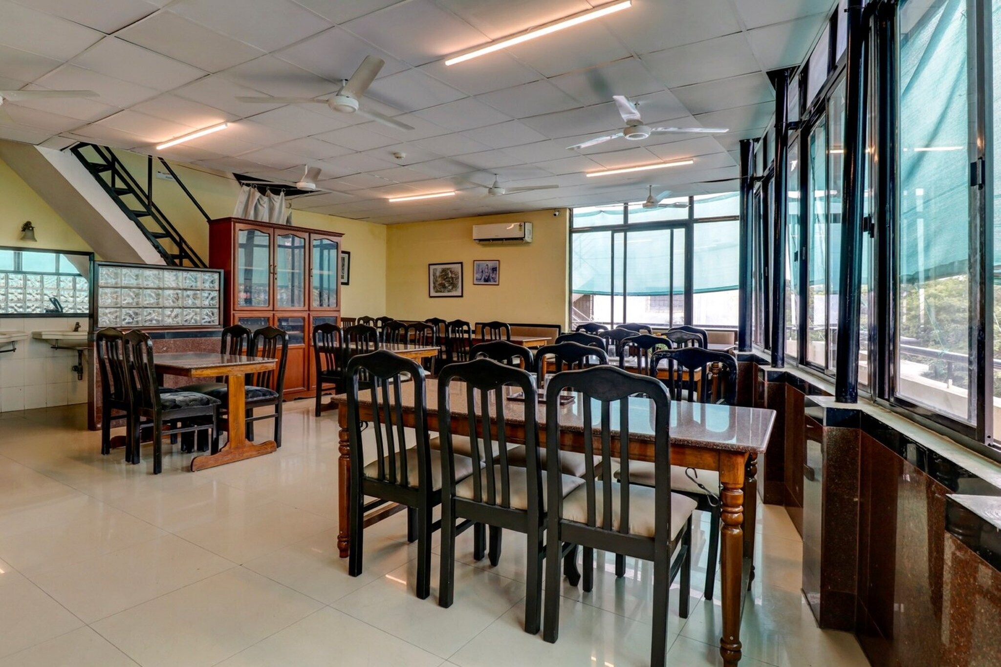 Ground floor: (bedroom(double bed, TV, seating area, air conditioning, telephone), bathroom(bathtub or shower, shower, washbasin, toilet, Towels incl., shampoo, body soap, hot water), parking)