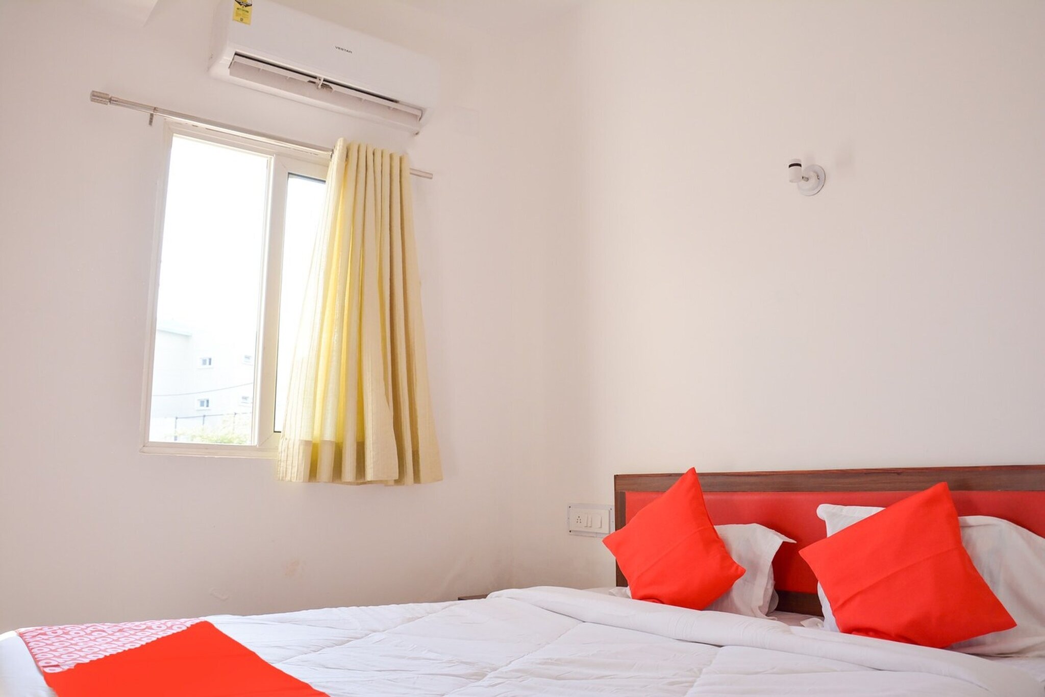 Situated within 12 km of Bhubaneswar Station and 25 km of Janardana Temple, Super Collection O Sayhallo Kanchan provides rooms in Bhubaneshwar. Featuring a shared lounge, the 4-star hotel has air-conditioned rooms with free WiFi, each with a private bathroom. The accommodation features room service, a 24-hour front desk and luggage storage for guests.
At the hotel, the rooms come with a desk. All rooms at Super Collection O Sayhallo Kanchan are fitted with a seating area and a flat-screen TV with satellite channels.
Biju Patnaik International Airport is 12 km from the property.
Early Check-In Policy: A full day’s room rate will be charged for check-ins before 6:00 AM. Complimentary early check-in is available between 6:00 AM and 10:00 AM, subject to room availability.
Check-in is only available to guests aged 18 and above. Please provide a government-issued ID to confirm your age.