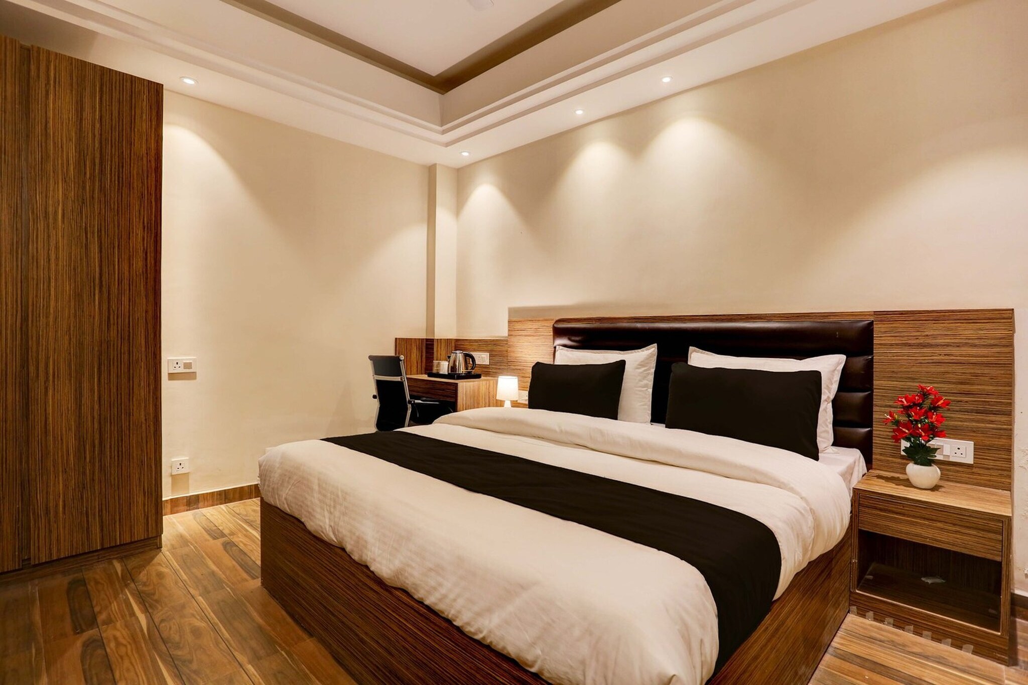 Super Collection O Stargaze is situated in Nawābganj. With free WiFi, this 3-star hotel offers room service and a 24-hour front desk. The property is non-smoking and is located 19 km from Kānpur Central Station.
Guest rooms at the hotel are equipped with a seating area, a flat-screen TV with satellite channels and a private bathroom with free toiletries and a bath or shower. All guest rooms at Super Collection O Stargaze include air conditioning and a desk.
Kanpur Airport is 16 km away.
Early Check-In Policy: A full day’s room rate will be charged for check-ins before 6:00 AM. Complimentary early check-in is available between 6:00 AM and 10:00 AM, subject to room availability.
Check-in is only available to guests aged 18 and above. Please provide a government-issued ID to confirm your age.