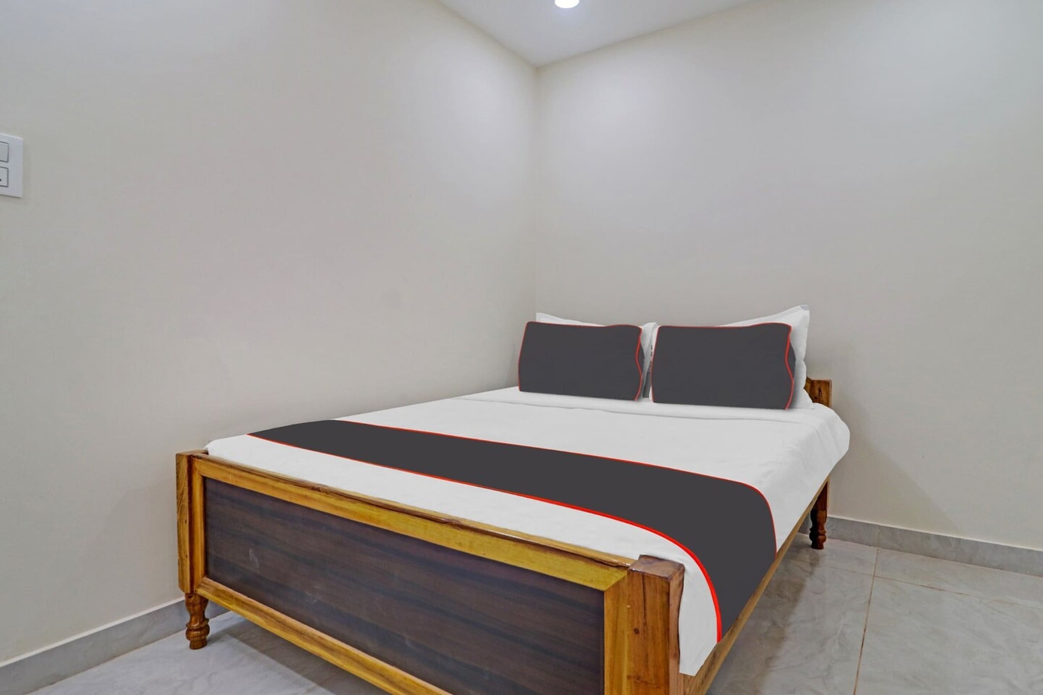 Set within 21 km of ISB and 32 km of City Centre Mall, Super Collection O Sv Grand Patancheru offers rooms with air conditioning and a private bathroom in Patancheru. With free WiFi, this 4-star hotel offers room service and a 24-hour front desk. The hotel has family rooms.
All guest rooms at the hotel come with a seating area, a flat-screen TV with satellite channels and a private bathroom with free toiletries and a bath or shower. All units feature a desk.
Ravindra Bharathi is 35 km from Super Collection O Sv Grand Patancheru, while AP State Archaeology Museum is 36 km from the property. Rajiv Gandhi International Airport is 50 km away.
Early Check-In Policy: A full day’s room rate will be charged for check-ins before 6:00 AM. Complimentary early check-in is available between 6:00 AM and 10:00 AM, subject to room availability.
Check-in is only available to guests aged 18 and above. Please provide a government-issued ID to confirm your age.
