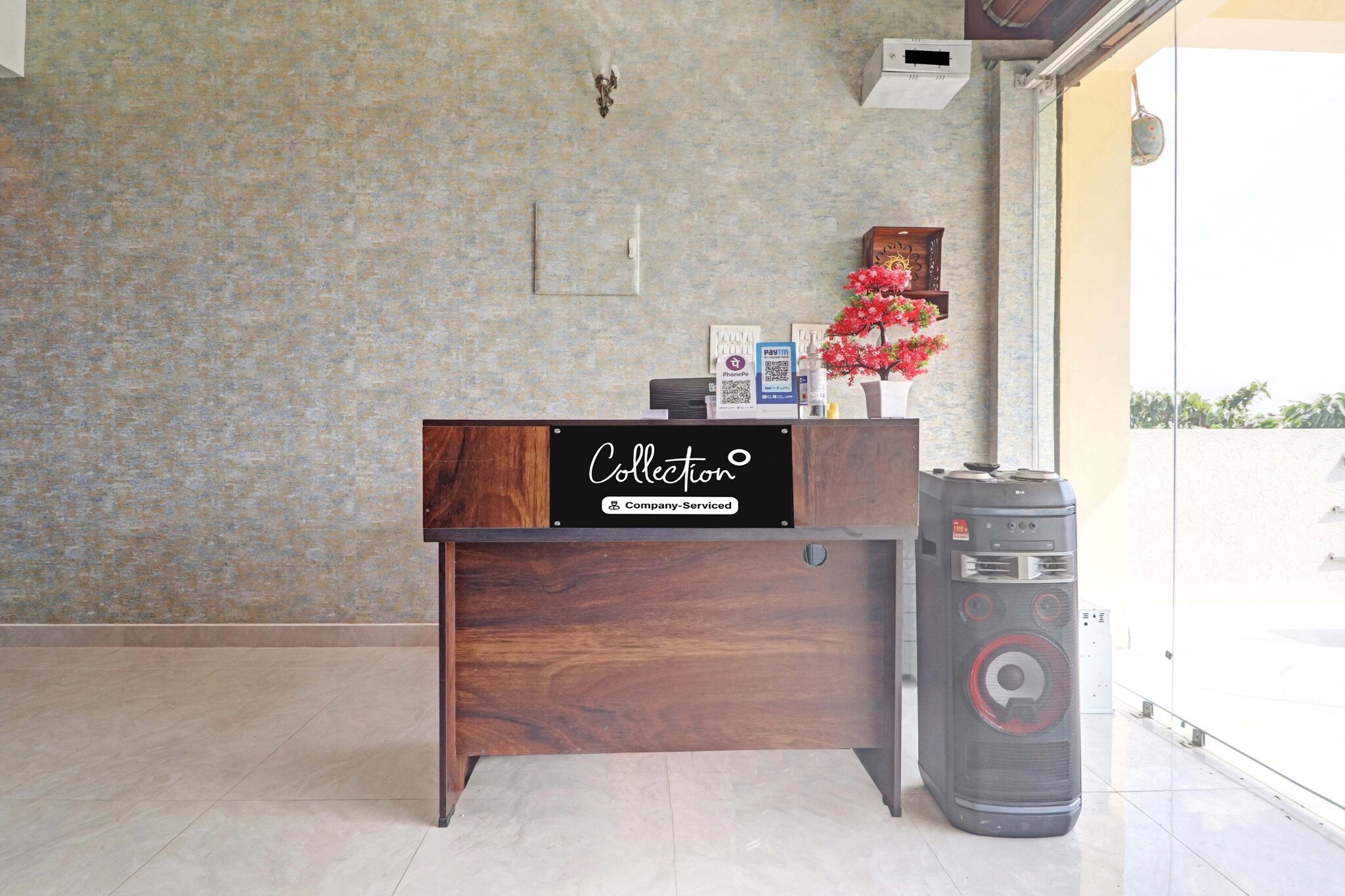 Ground floor: (bedroom(double bed, TV, seating area, air conditioning, telephone), bathroom(bathtub or shower, shower, washbasin, toilet, Towels incl., shampoo, body soap, hot water))