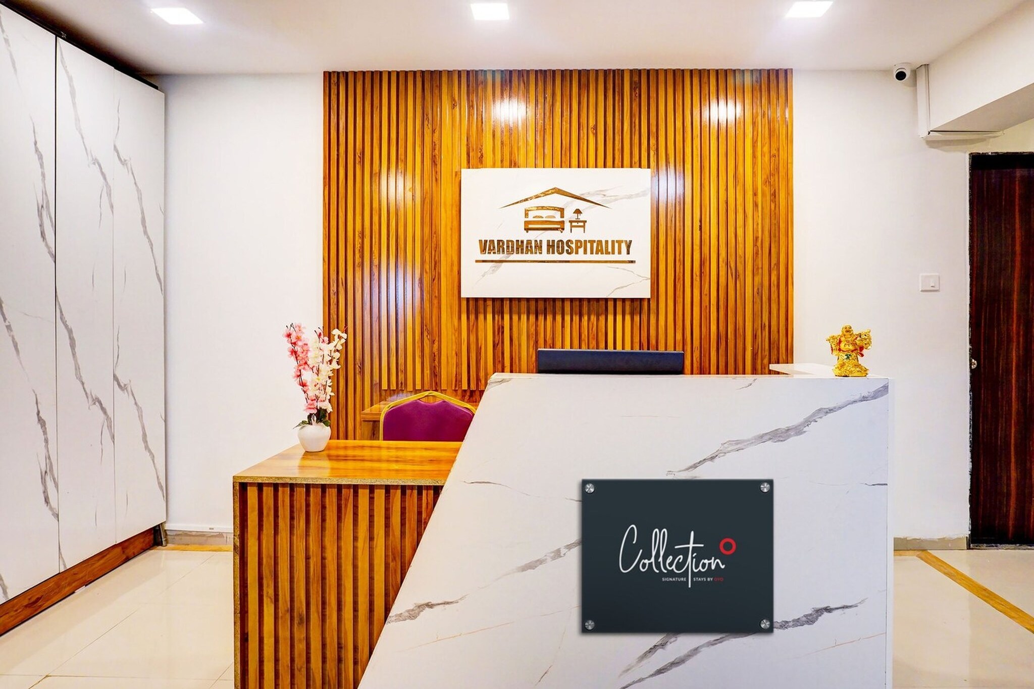 Ground floor: (bedroom(double bed, TV, seating area, air conditioning, telephone), bathroom(bathtub or shower, shower, washbasin, toilet, Towels incl., shampoo, body soap, hot water), lift)