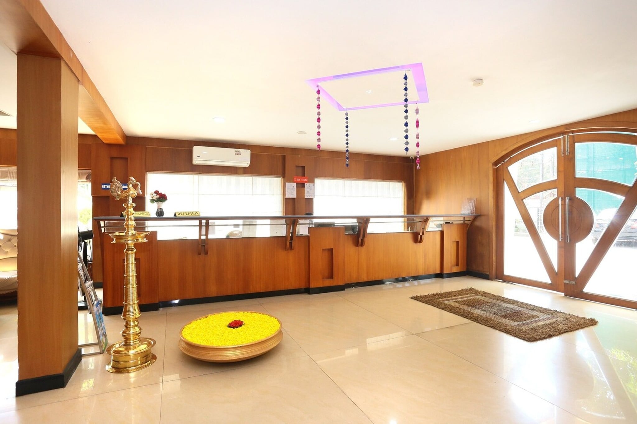 Ground floor: (bedroom(double bed, TV, seating area, air conditioning, telephone), bathroom(bathtub or shower, shower, washbasin, toilet, Towels incl., shampoo, body soap, hot water))