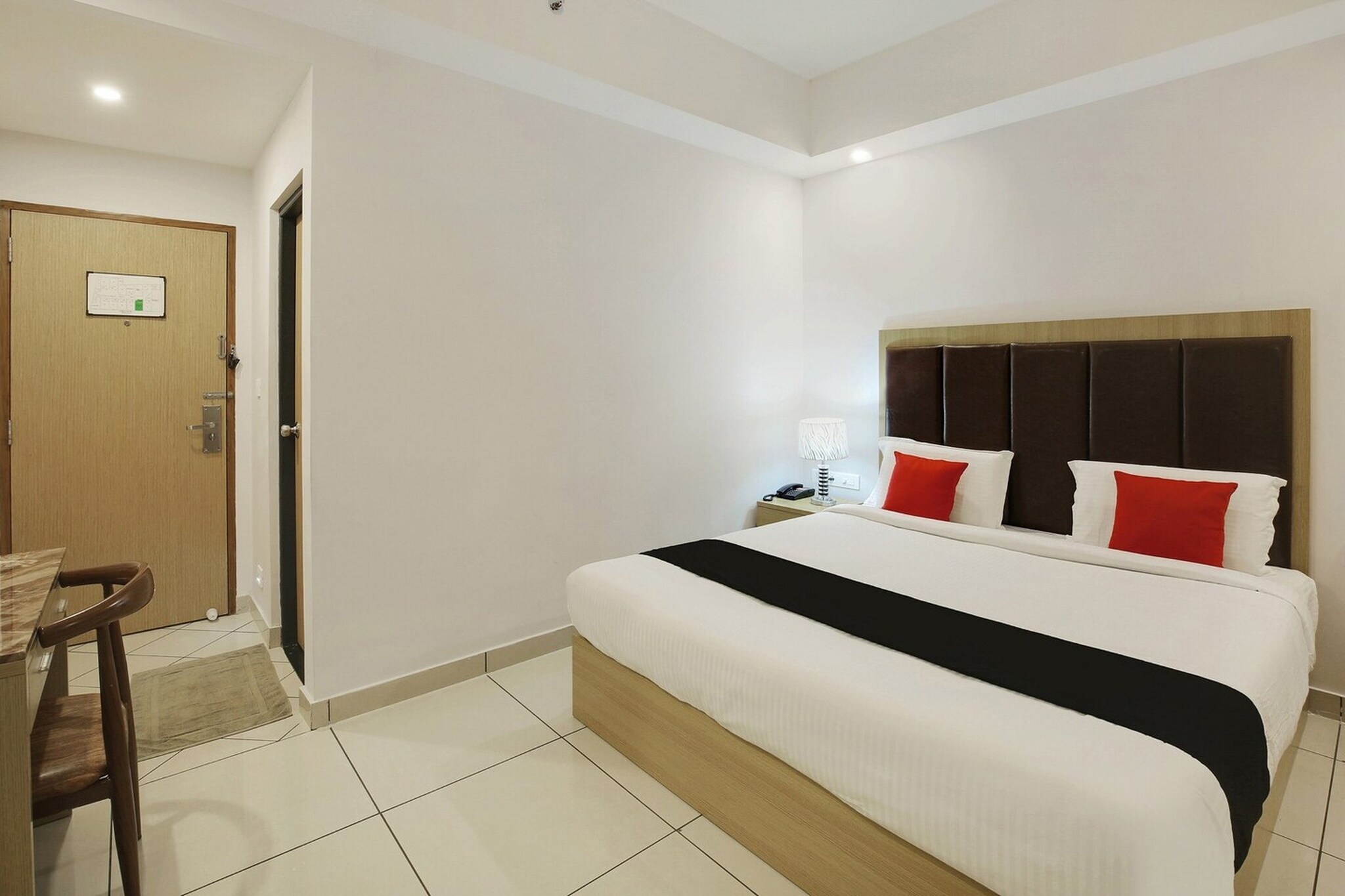 Comfortable Accommodations: Super Townhouse Edasserys Kalamassery Tourist Home in Cochin offers family rooms with air-conditioning, private bathrooms, work desks, and free WiFi. Each room includes a seating area, TV, and free toiletries.
Dining and Leisure: The family-friendly restaurant serves Indian cuisine for lunch and dinner. Guests can also enjoy a bar and relax in the lounge. Free on-site parking is available.
Convenient Location: Located 15 km from Cochin International Airport, the hotel is near attractions such as Kochi Biennale (26 km) and Cochin Shipyard (15 km). Free on-site parking is available.
Early Check-In Policy: A full day’s room rate will be charged for check-ins before 6:00 AM. Complimentary early check-in is available between 6:00 AM and 10:00 AM, subject to room availability.
Check-in is only available to guests aged 18 and above. Please provide a government-issued ID to confirm your age.