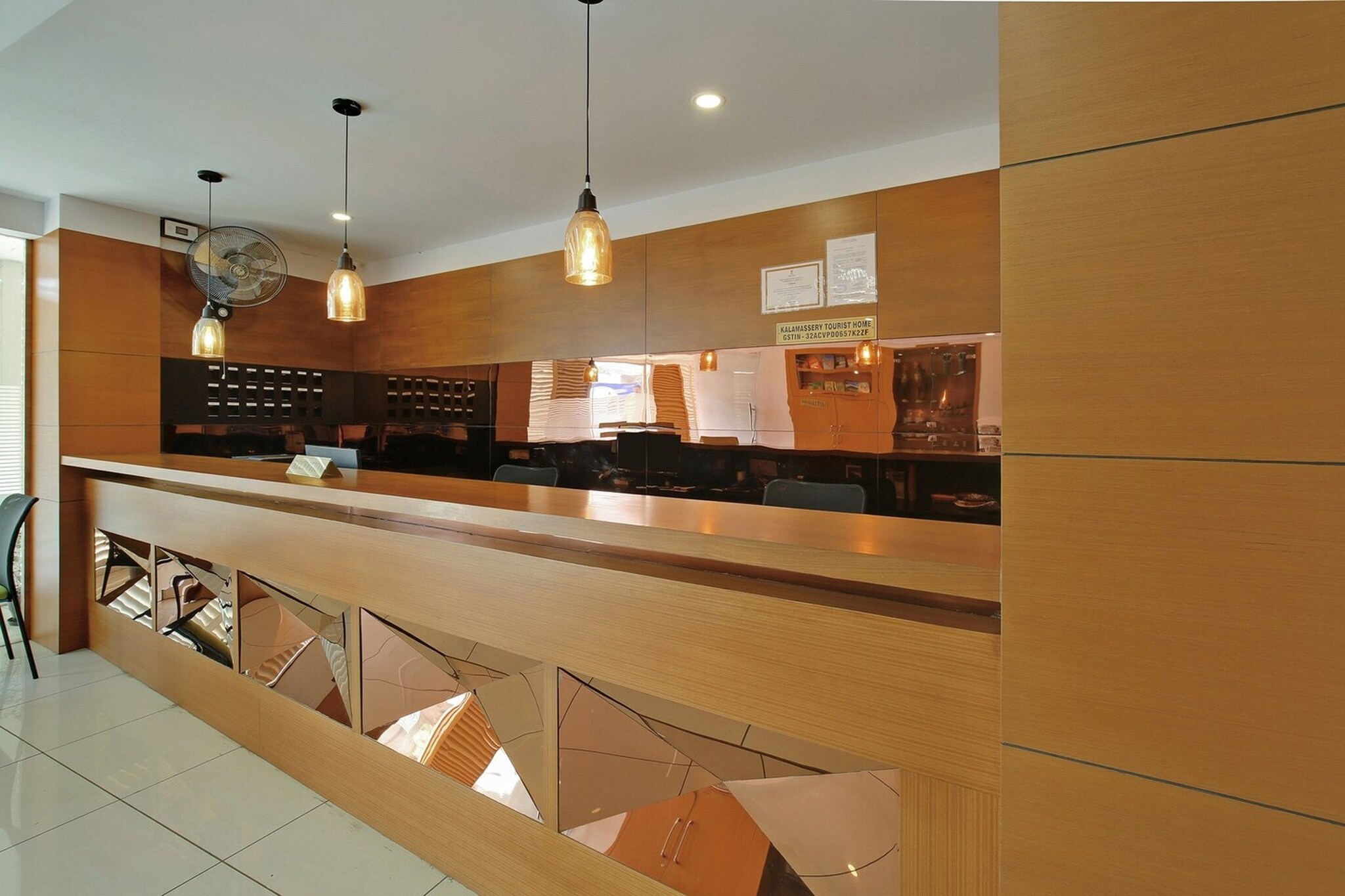 Ground floor: (bedroom(double bed, TV, seating area, air conditioning, telephone), bathroom(bathtub or shower, shower, washbasin, toilet, Towels incl., shampoo, body soap, hot water), bar)