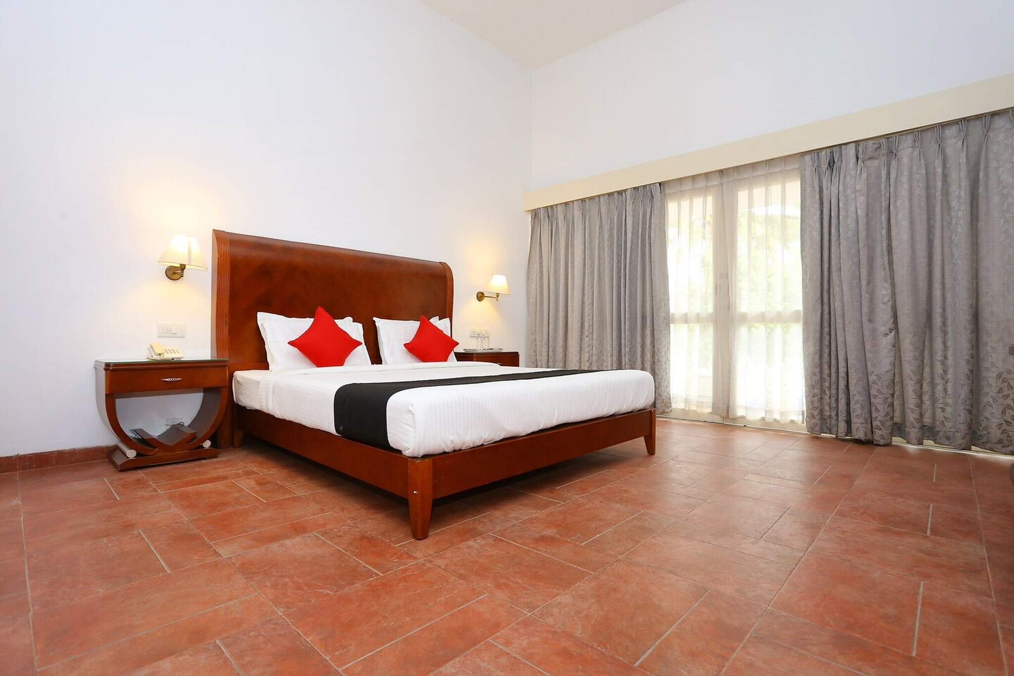 Featuring a garden, Super Townhouse Island Inn is located in Cochin in the Kerala region, 17 km from Cochin Shipyard and 4.2 km from Hindustan Insecticides Limited. With free WiFi, this 4-star hotel offers a shared kitchen and a shared lounge. The hotel provides an indoor pool and room service.
At the hotel every room is fitted with air conditioning, a seating area, a flat-screen TV with cable channels, a safety deposit box and a private bathroom with a shower. All units include a desk.
Super Townhouse Island Inn offers a children's playground.
Speaking English, Hindi and Tamil at the reception, staff are always on hand to help.
Kerala Museum is 7.9 km from the accommodation, while Edappally Church is 8 km away. Cochin International Airport is 23 km from the property.
Early Check-In Policy: A full day’s room rate will be charged for check-ins before 6:00 AM. Complimentary early check-in is available between 6:00 AM and 10:00 AM, subject to room availability.
Check-in is only available to guests aged 18 and above. Please provide a government-issued ID to confirm your age.