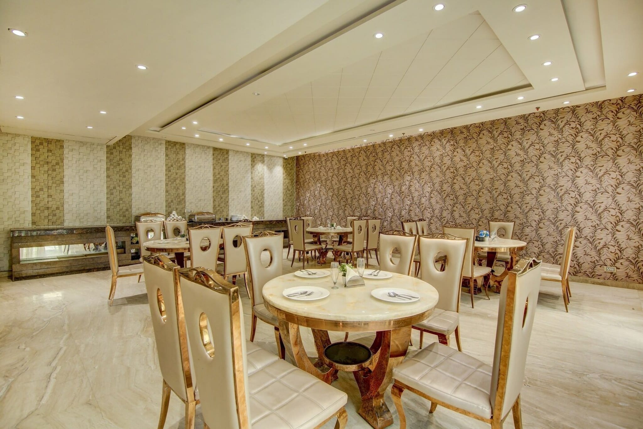 Townhouse Oak Hotel C Pearls