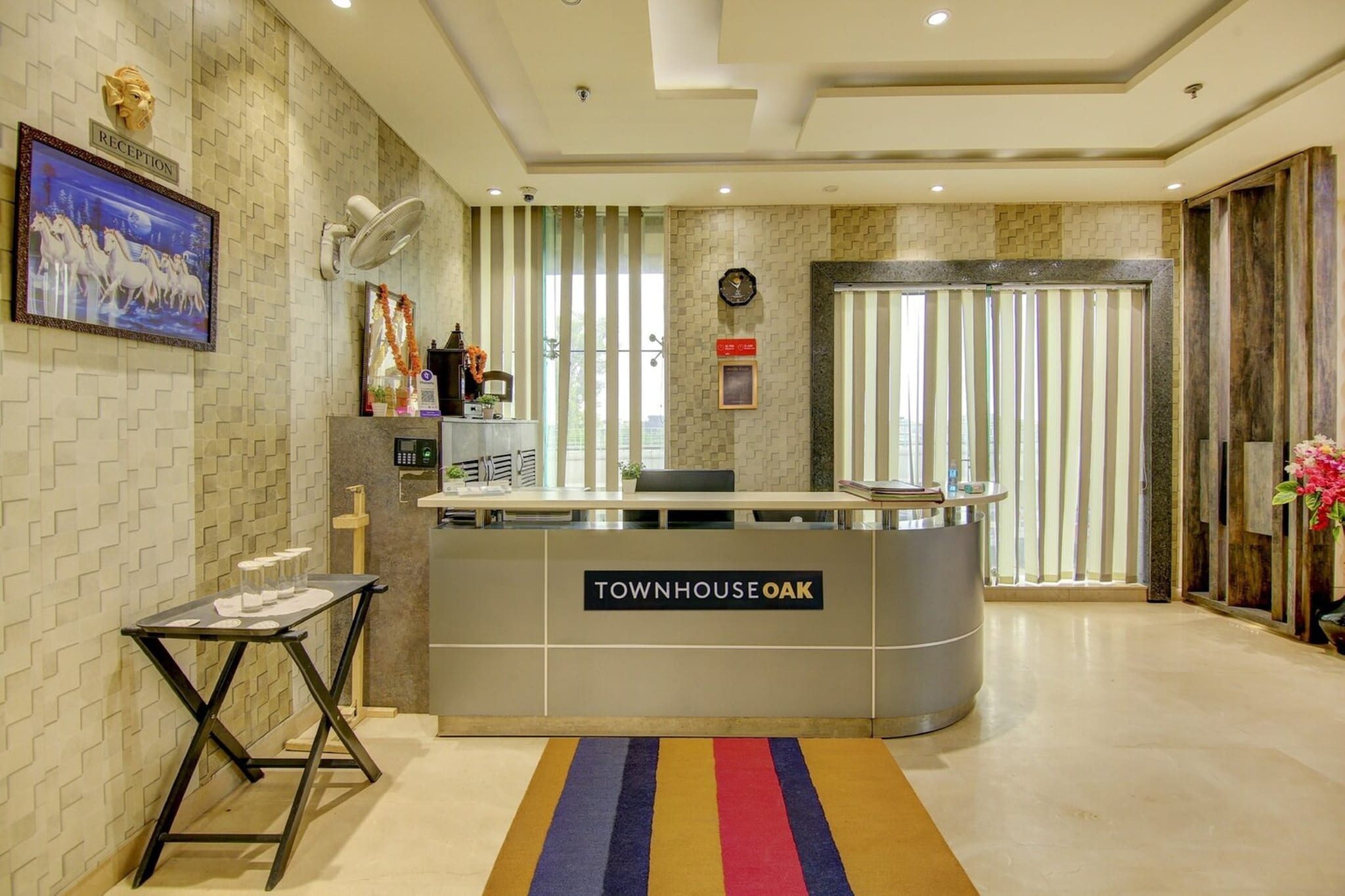 Situated within 21 km of Gurudwara Bangla Sahib and 21 km of Gurudwara Sis Ganj Sahib, Super Townhouse OAK Hotel C Pearls features rooms with air conditioning and a private bathroom in New Delhi. This 4-star hotel offers a shared kitchen, room service and free WiFi. Feroz Shah Kotla Cricket Stadium is 22 km away and Rashtrapati Bhavan is 22 km from the hotel.
All rooms at the hotel are fitted with a seating area, a flat-screen TV with satellite channels and a private bathroom with free toiletries and a bath or shower. All units have a desk.
Super Townhouse OAK Hotel C Pearls offers a children's playground.
Red Fort is 21 km from the accommodation, while Jantar Mantar is 22 km from the property. Delhi International Airport is 19 km away.
Early Check-In Policy: A full day’s room rate will be charged for check-ins before 6:00 AM. Complimentary early check-in is available between 6:00 AM and 10:00 AM, subject to room availability.
Check-in is only available to guests aged 18 and above. Please provide a government-issued ID to confirm your age.