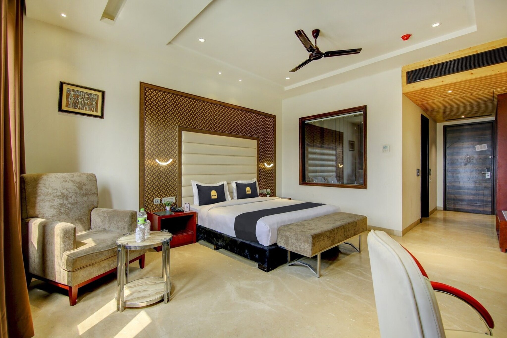 Townhouse Oak Hotel C Pearls