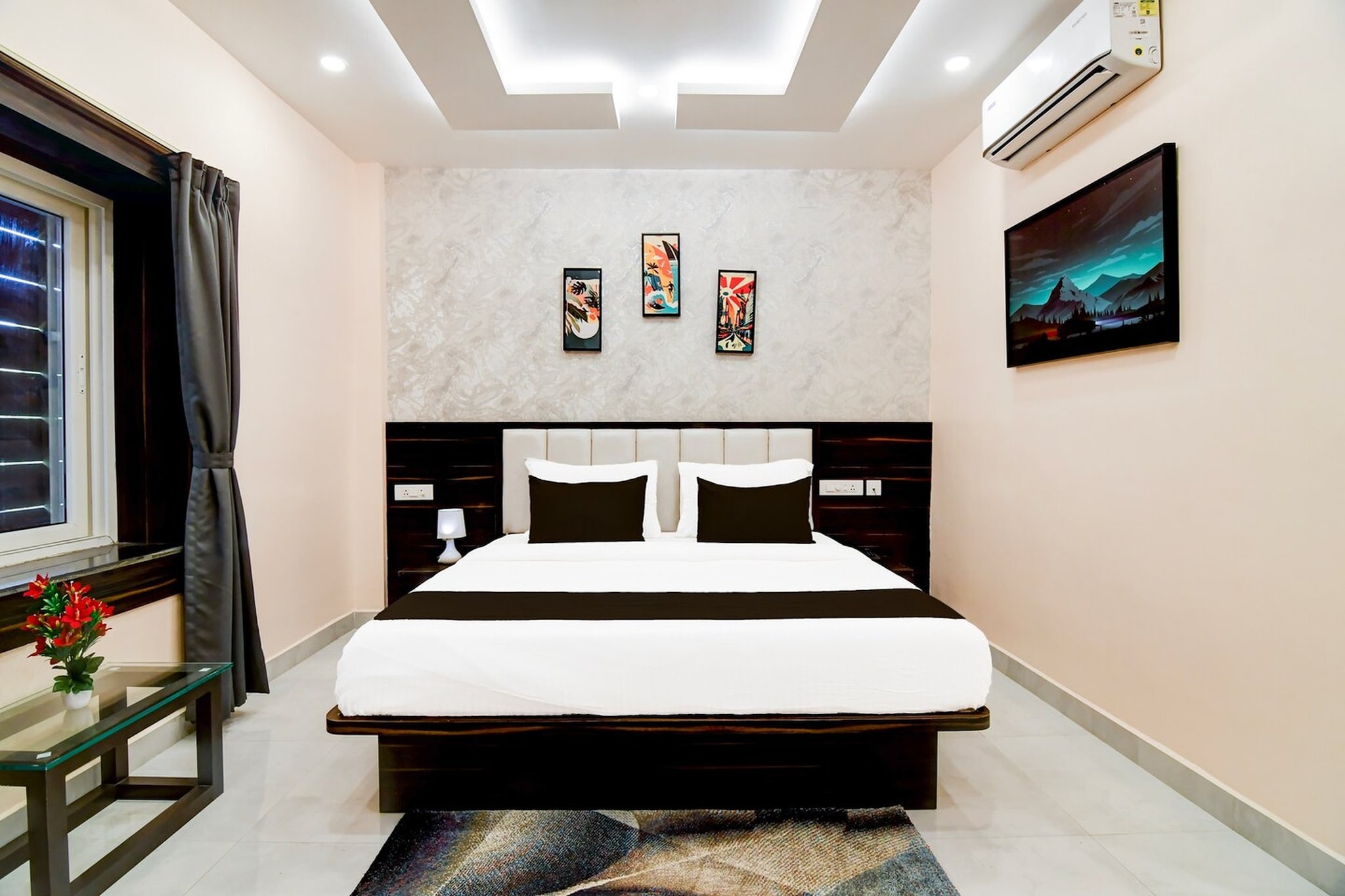 Situated within 10 km of Bhubaneswar Station and 27 km of Janardana Temple, Super Townhouse OAK Sayhallo Sincity provides rooms in Bhubaneshwar. Featuring a shared lounge, the 4-star hotel has air-conditioned rooms with free WiFi, each with a private bathroom. The accommodation features room service and a 24-hour front desk for guests.
At the hotel, the rooms come with a desk. All rooms at Super Townhouse OAK Sayhallo Sincity are fitted with a seating area and a flat-screen TV with cable channels.
Guests at the accommodation can enjoy a continental breakfast. At Super Townhouse OAK Sayhallo Sincity you will find a restaurant serving Indian cuisine.
Biju Patnaik International Airport is 7 km from the property.
Early Check-In Policy: A full day’s room rate will be charged for check-ins before 6:00 AM. Complimentary early check-in is available between 6:00 AM and 10:00 AM, subject to room availability.
Check-in is only available to guests aged 18 and above. Please provide a government-issued ID to confirm your age.