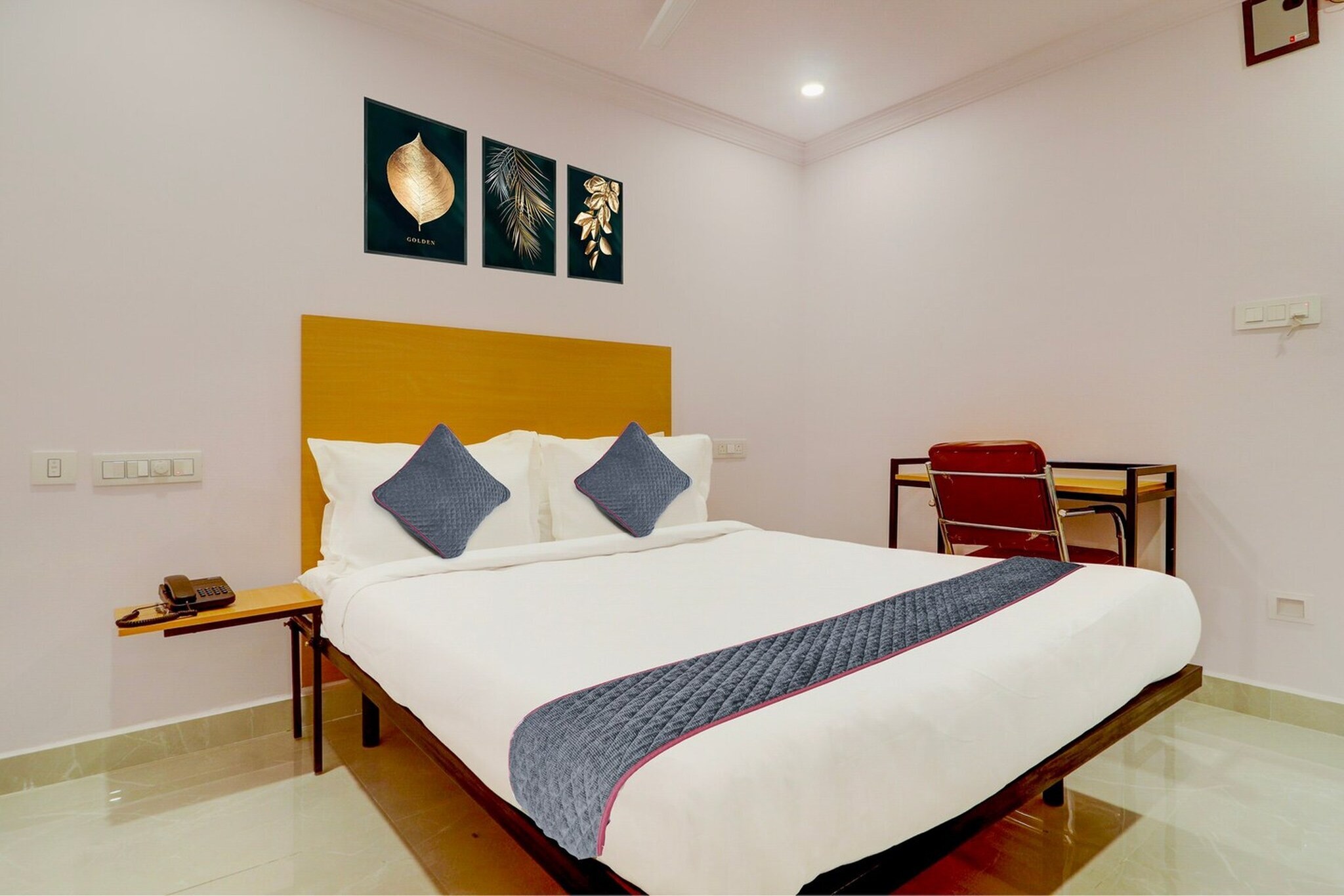 Situated within 4.7 km of City Centre Mall and 5.8 km of Hussain Sagar Lake, Super Townhouse SR Nagar Near RCC Premier offers rooms in Hyderabad. The 4-star hotel has air-conditioned rooms with a private bathroom and free WiFi. The accommodation features room service and a 24-hour front desk for guests.

The rooms in the hotel are fitted with a TV and free toiletries.

Continental and vegetarian breakfast options are available at Super Townhouse SR Nagar Near RCC Premier.

Jalavihar is 6.6 km from the accommodation, while Ravindra Bharathi is 7.1 km from the property. Rajiv Gandhi International Airport is 32 km away.
Early Check-In Policy: A full day’s room rate will be charged for check-ins before 6:00 AM. Complimentary early check-in is available between 6:00 AM and 10:00 AM, subject to room availability.
Check-in is only available to guests aged 18 and above. Please provide a government-issued ID to confirm your age.