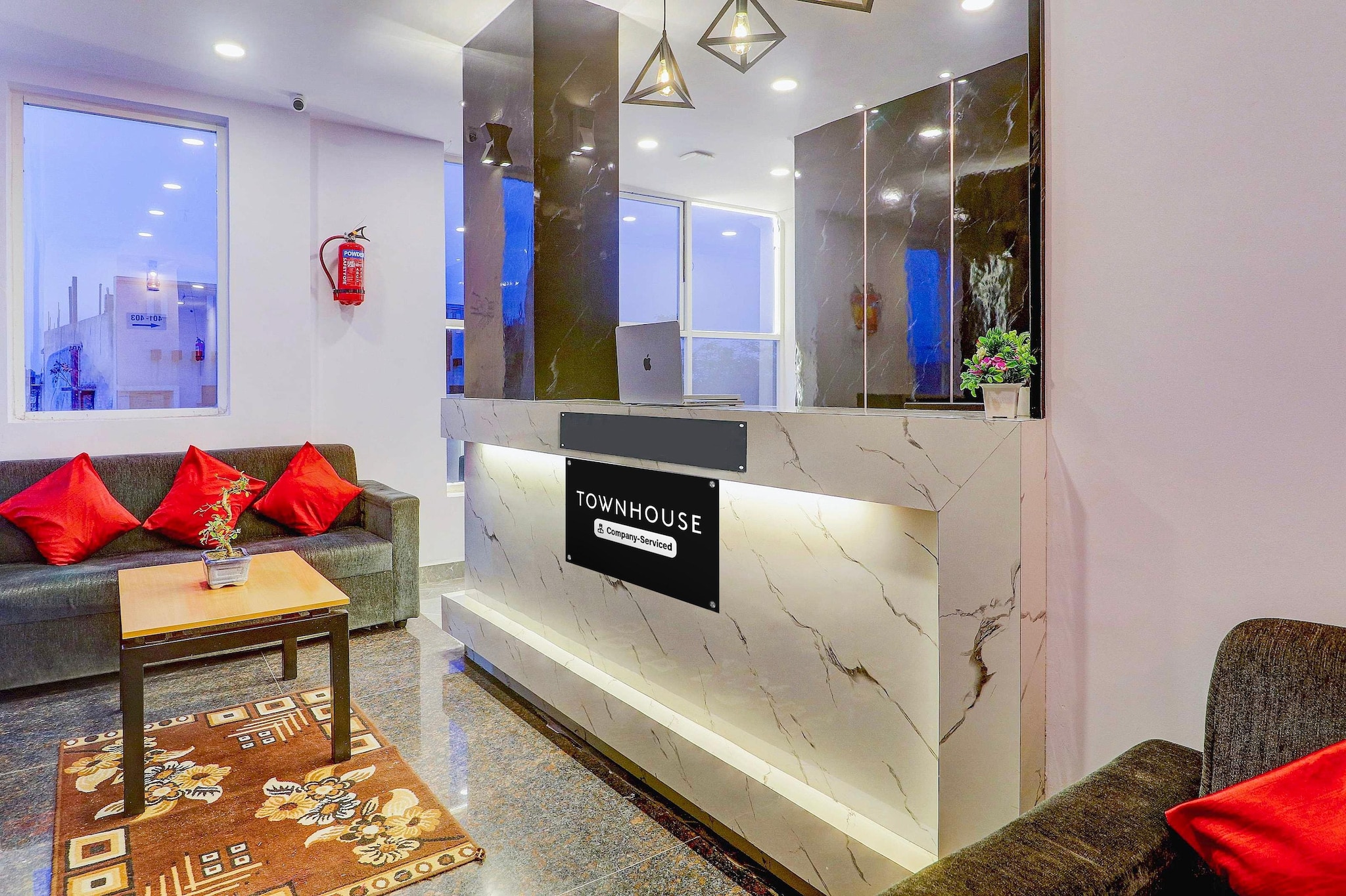 Ground floor: (bedroom(double bed, TV, seating area, air conditioning, lift, Towels incl., telephone), bathroom(bathtub or shower, shower, washbasin, toilet, shampoo, body soap, hot water))