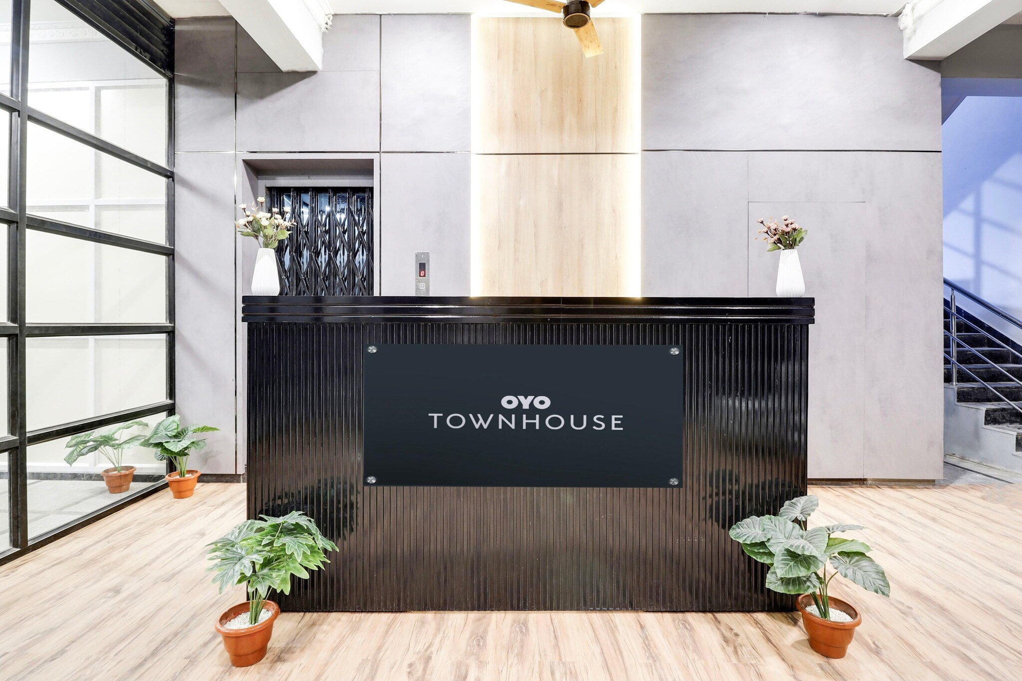 Ground floor: (bedroom(double bed, TV, seating area, air conditioning, lift, Towels incl., telephone), bathroom(bathtub or shower, shower, washbasin, toilet, shampoo, body soap, hot water))