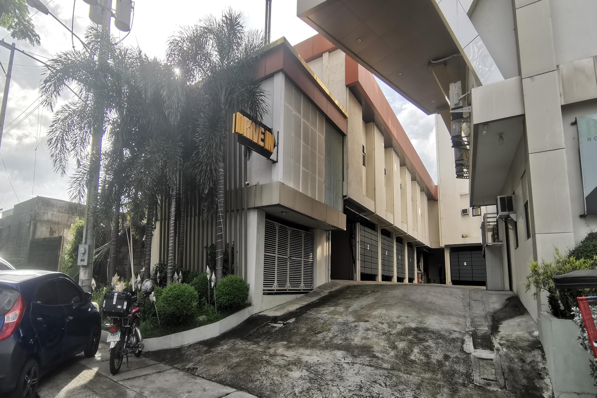 Ground floor: (bedroom(Internet access, double bed, TV, seating area, air conditioning, Towels/Sheets (Incl.), telephone), bathroom(shower, washbasin, toilet, bidet, Essentials))