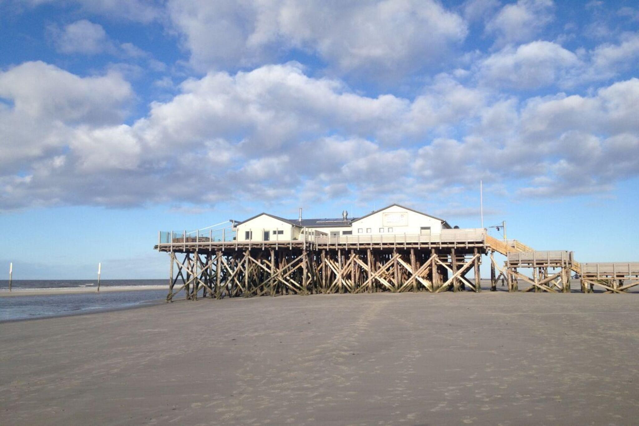 604283-Exterior in summer