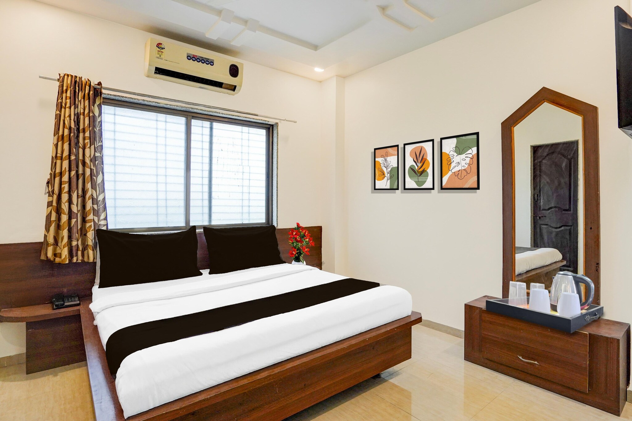 Shirdi offers family rooms with air-conditioning, private bathrooms, and free WiFi. Each room includes a work desk, seating area, TV, and free toiletries.
Dining Experience: The family-friendly restaurant serves Indian cuisine in a welcoming ambience. Guests can enjoy meals in the on-site restaurant, providing a relaxing dining experience.
Convenient Facilities: The hotel features a lounge, lift, 24-hour front desk, housekeeping service, room service, and luggage storage. Free parking is available for guests.
Early Check-In Policy: A full day's room rate will be charged for check-ins before 6:00 AM. Complimentary early check-in is available between 6:00 AM and 10:00 AM, subject to room availability.
Check-in is only available to guests aged 18 and above. Please provide a government-issued ID to confirm your age.
