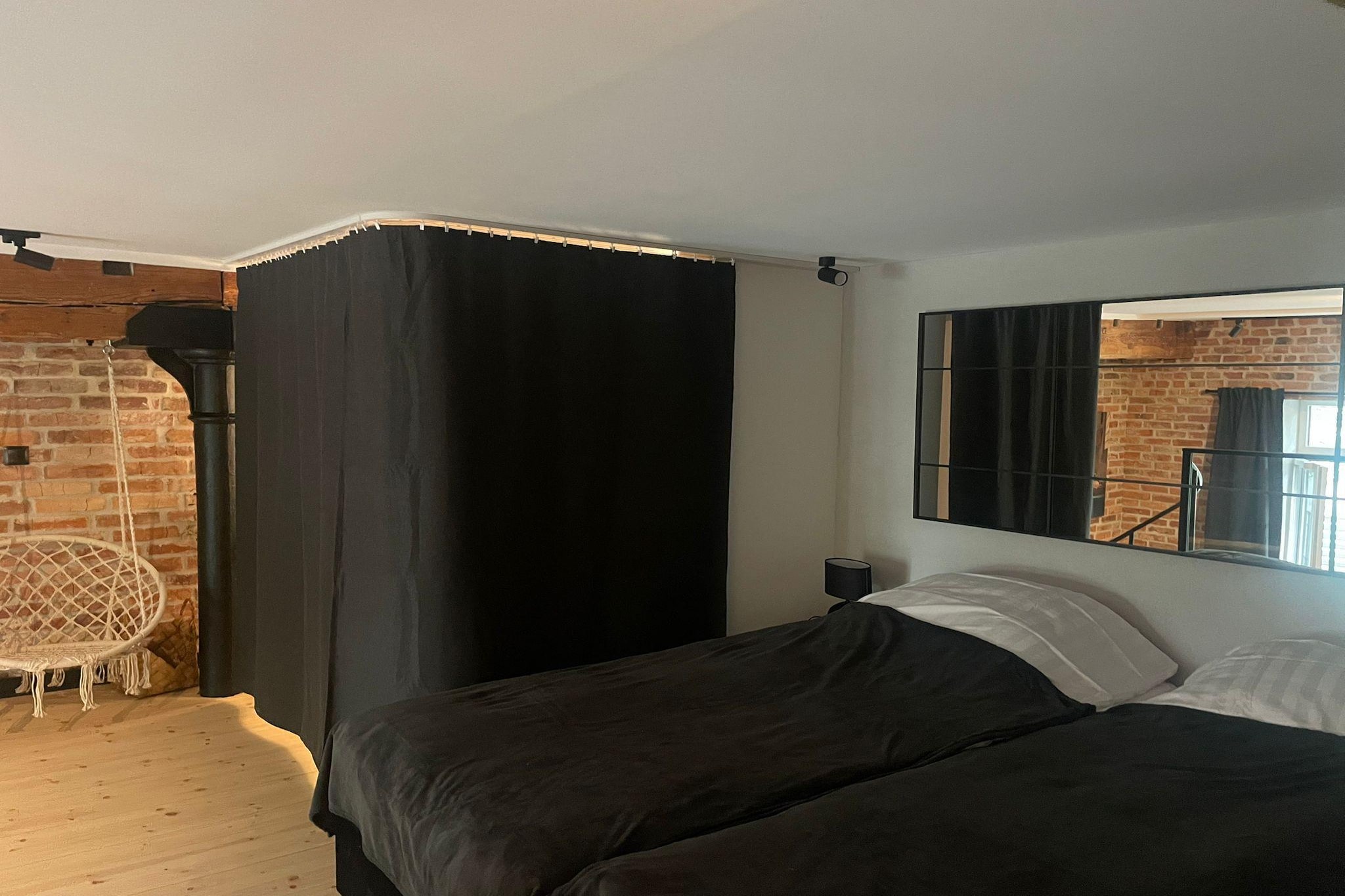 Komfortowy apartament Loft w Łodzi-Bedroom