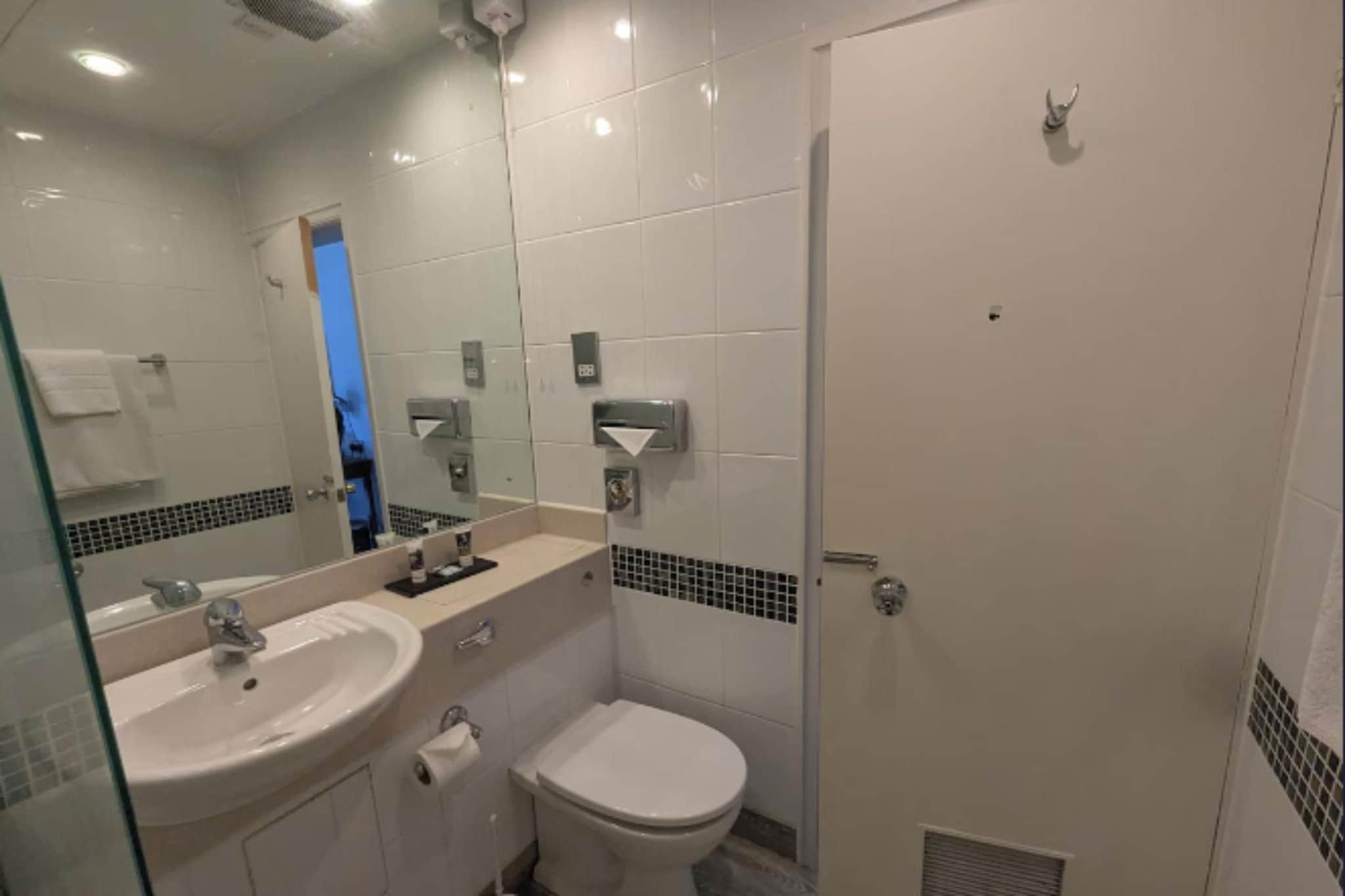 Standard family room for 32A1C - Bathroom