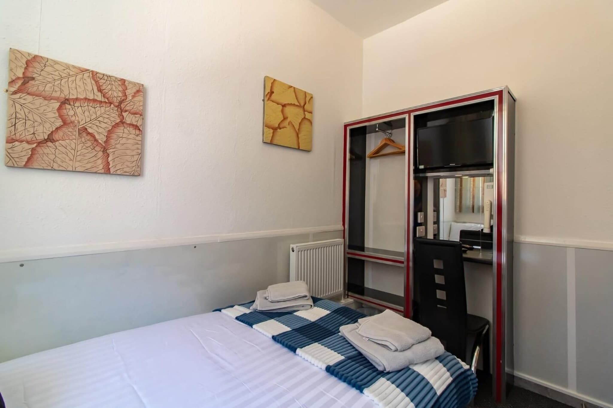 Standard Family of 3 Room-Schlafzimmer