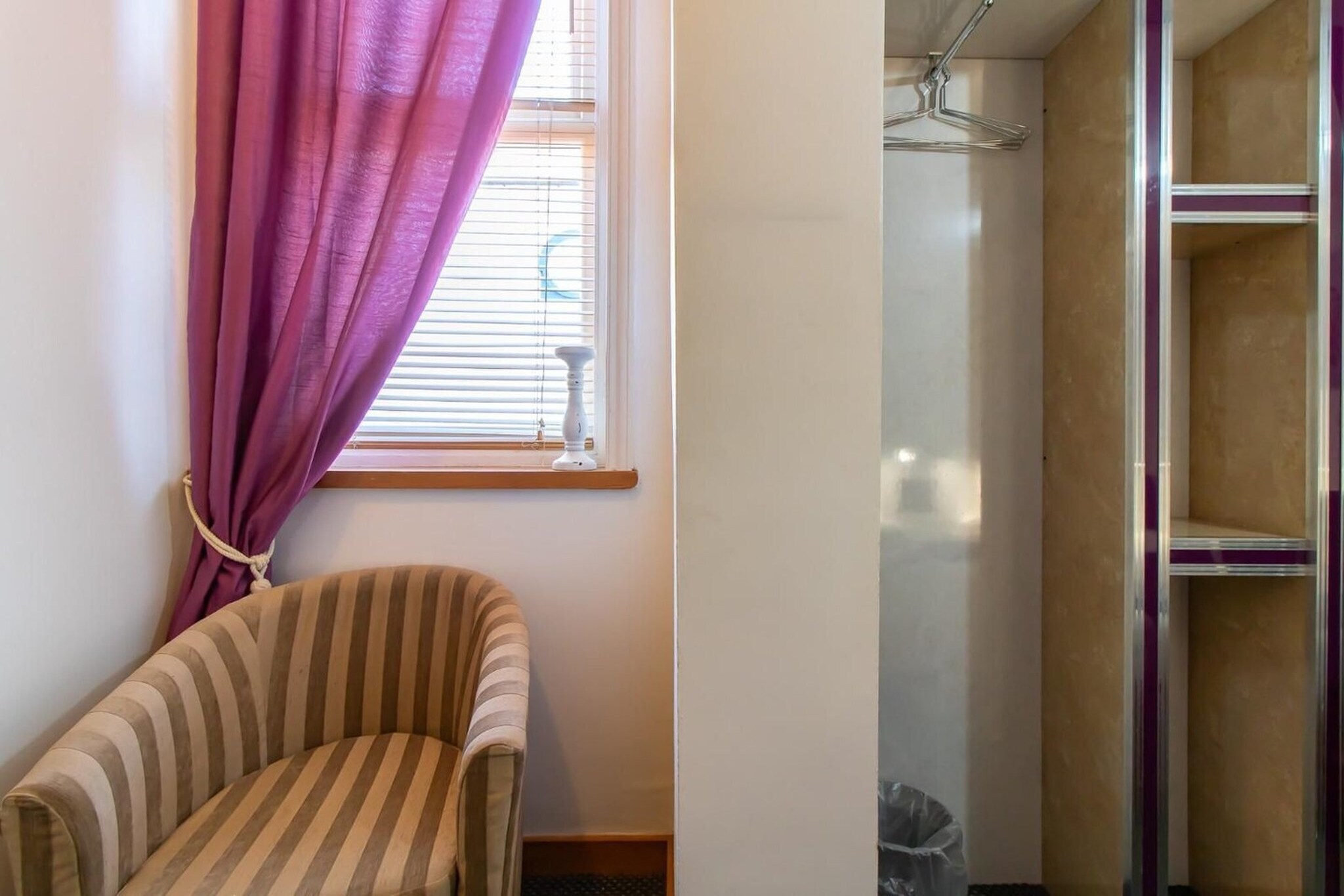 Standard Family of 3 Room-Schlafzimmer