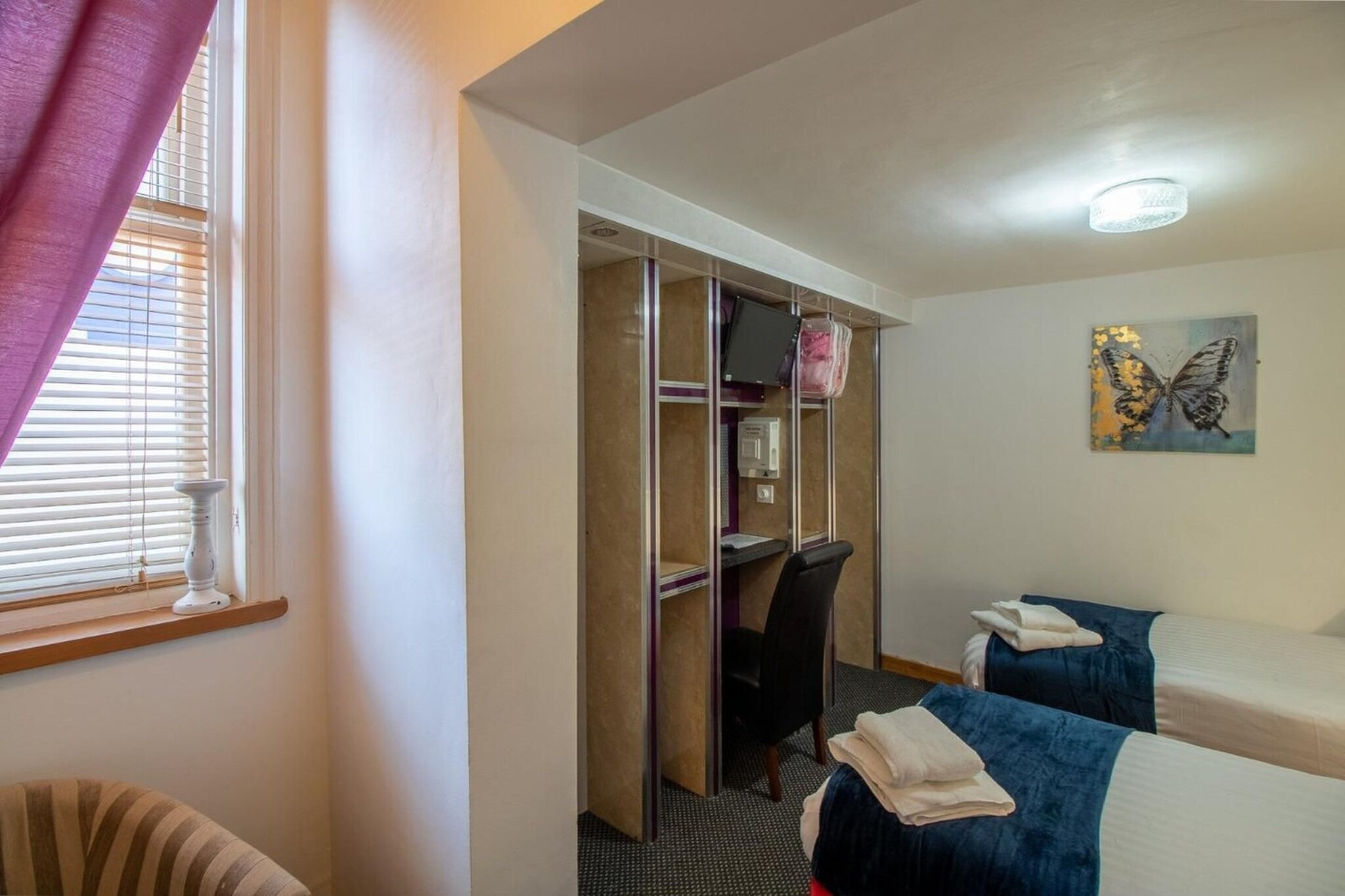 Standard Family of 3 Room-Schlafzimmer