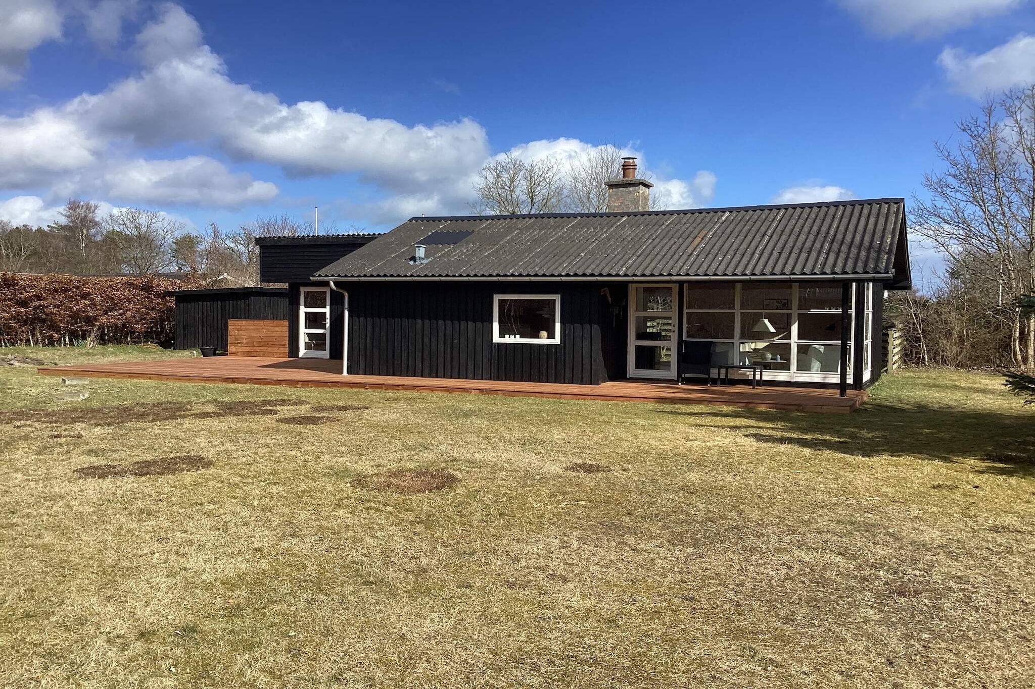 Kitchen(cooker(electric), fridge-freezer), Living/bed room(TV), bedroom(double bed), bedroom(2x single bed), bathroom(washbasin, shower, toilet), heating(electric), terrace, garden furniture, deckchairs