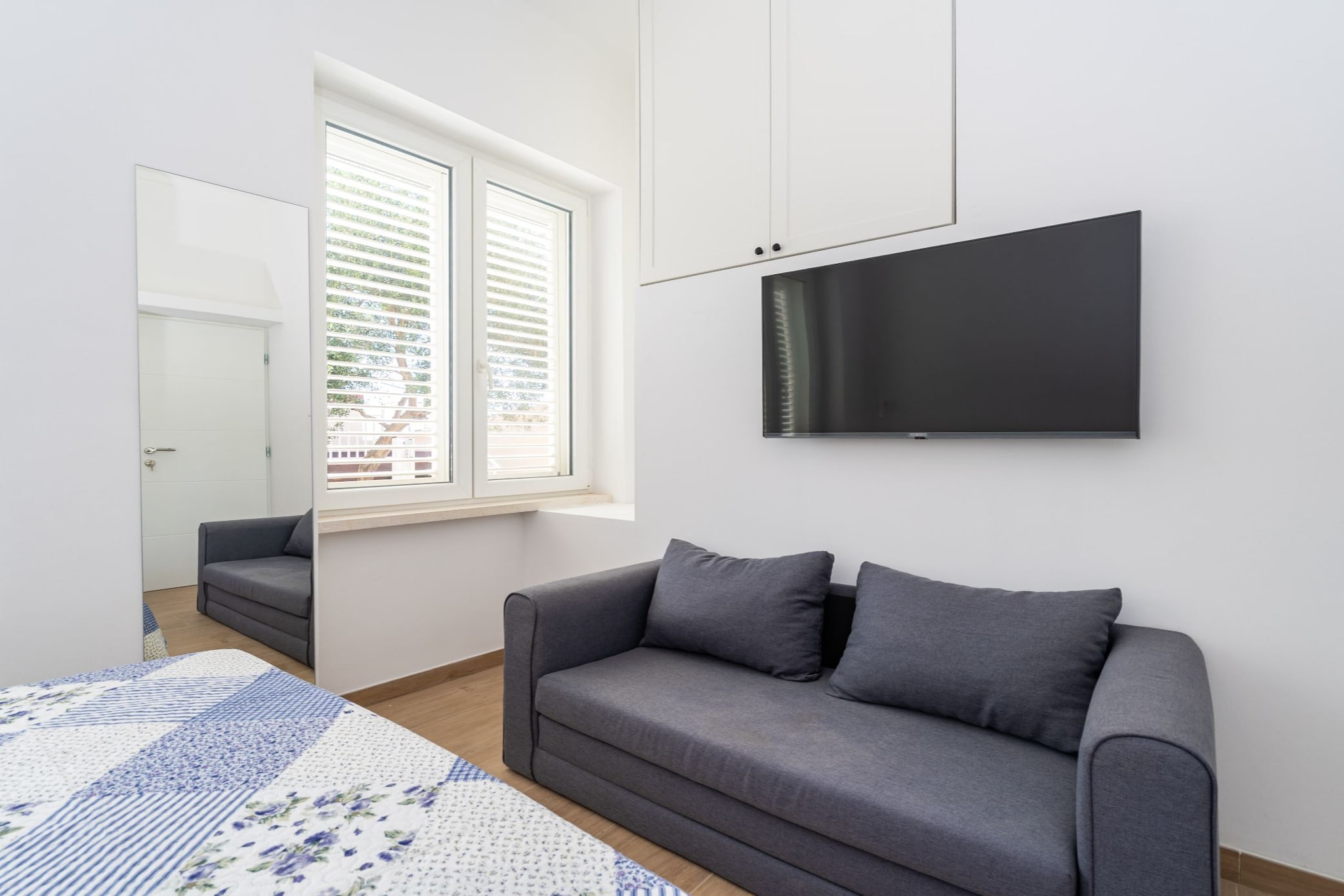Apartment Nikolica - Two Bedroom Apartment with Terrace-Woonkamer