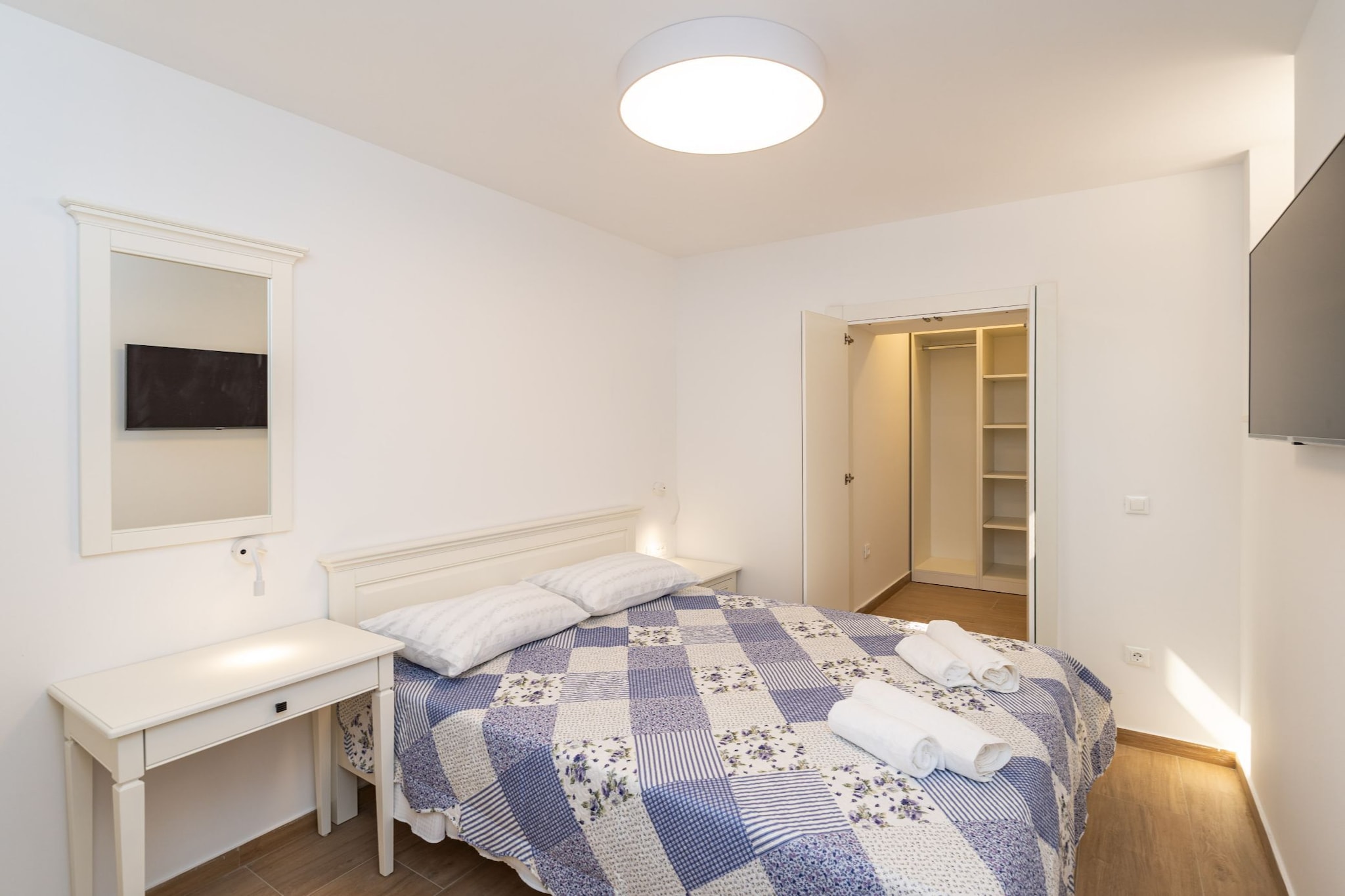 Apartment Nikolica - Two Bedroom Apartment with Terrace-Slaapkamer