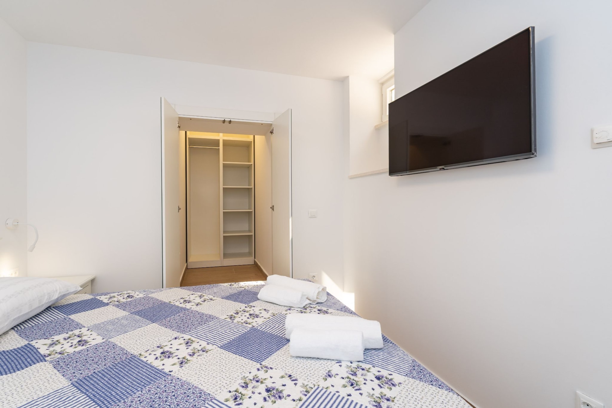 Apartment Nikolica - Two Bedroom Apartment with Terrace-Slaapkamer