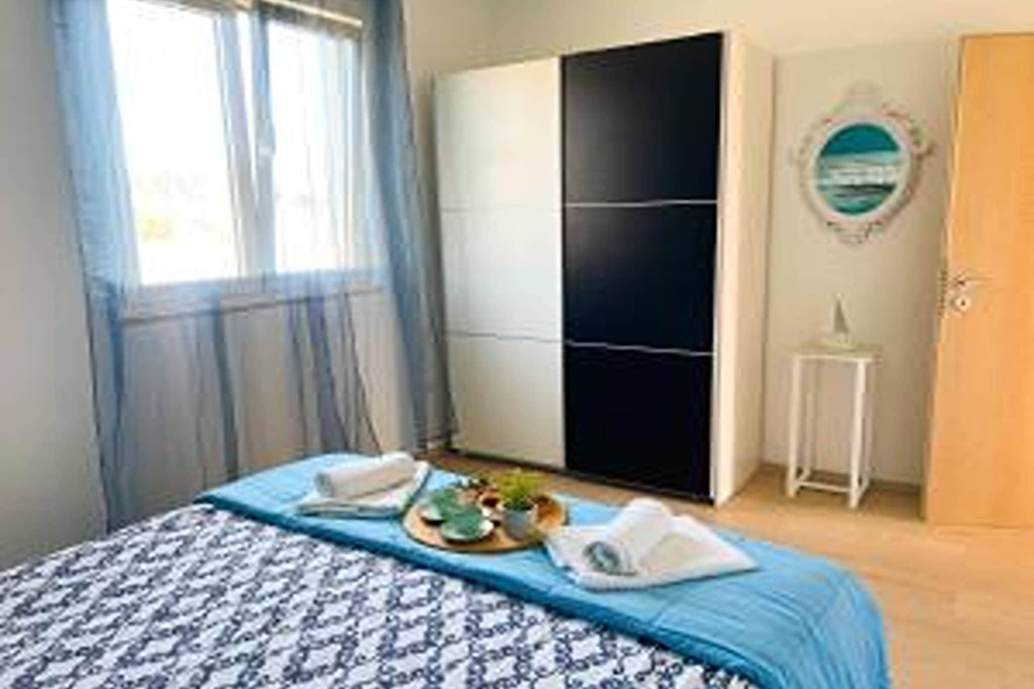 Apartment Zara - Two Bedroom Apartment with Balcony-Slaapkamer