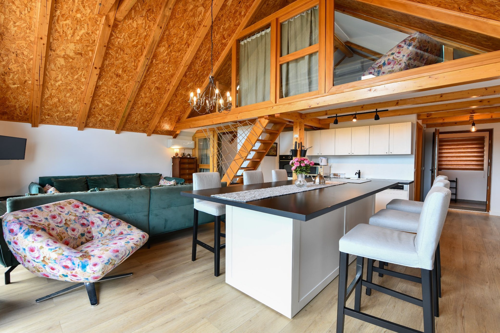 Plivanje u zalazak sunca - Three Bedroom House-Salon