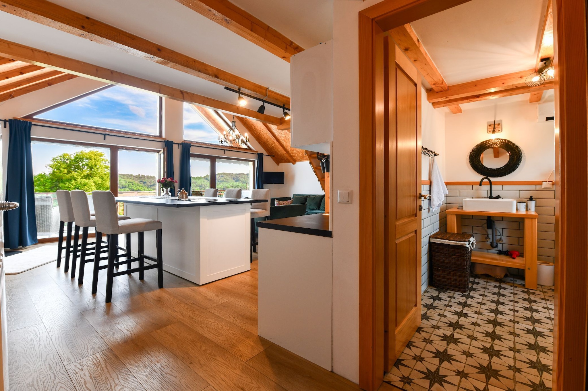Plivanje u zalazak sunca - Three Bedroom House-Salon