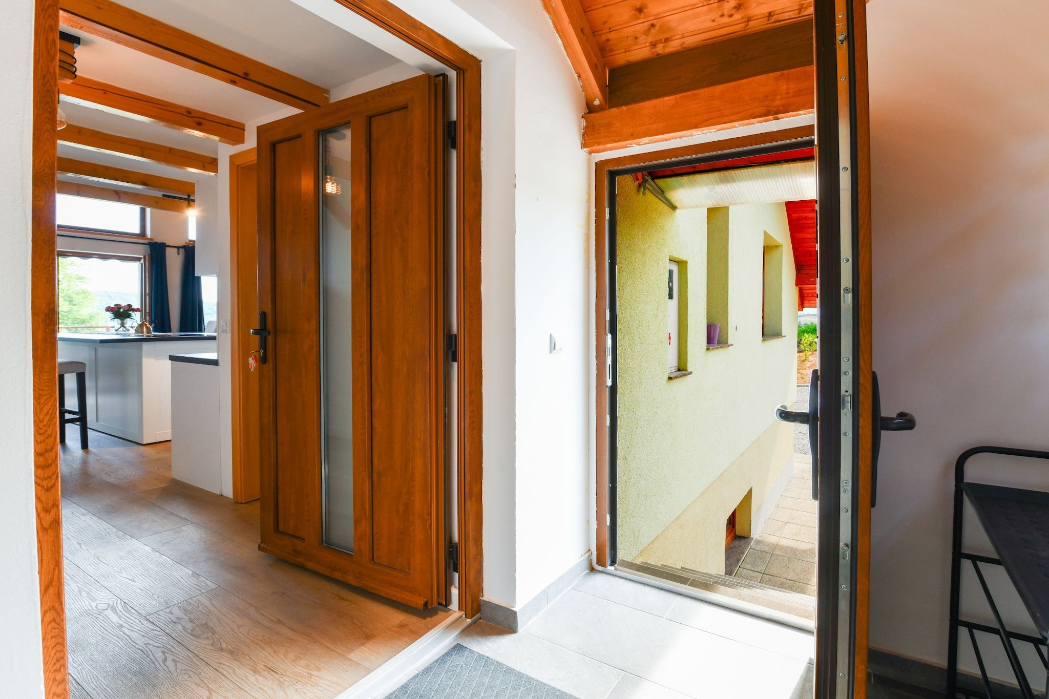 Plivanje u zalazak sunca - Three Bedroom House-Salon