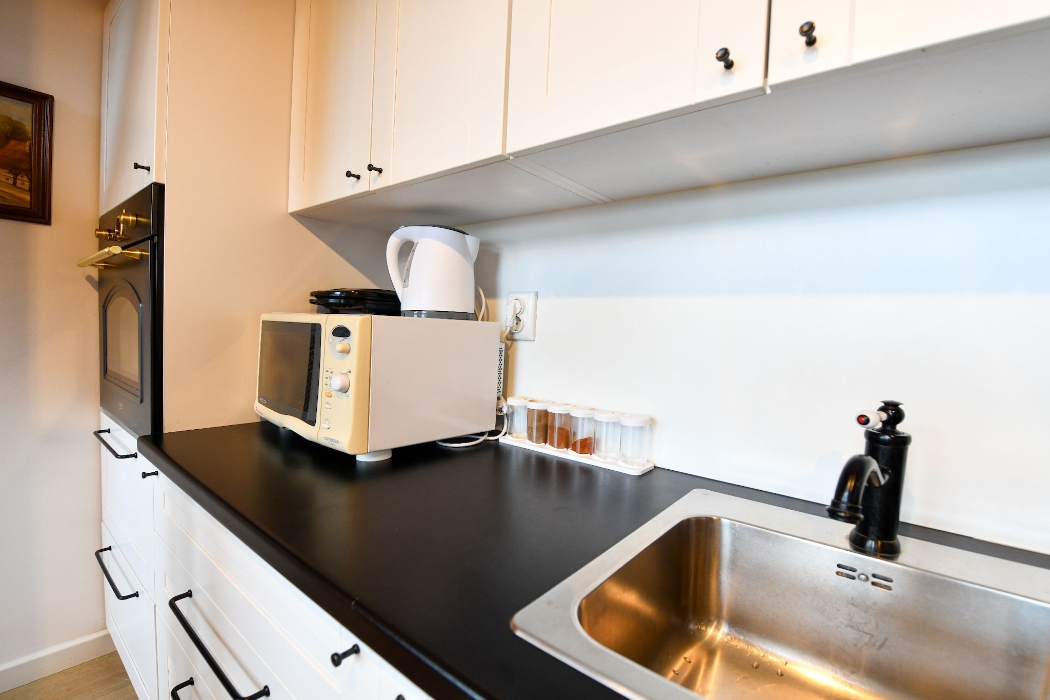 Plivanje u zalazak sunca - Three Bedroom House-Cuisine