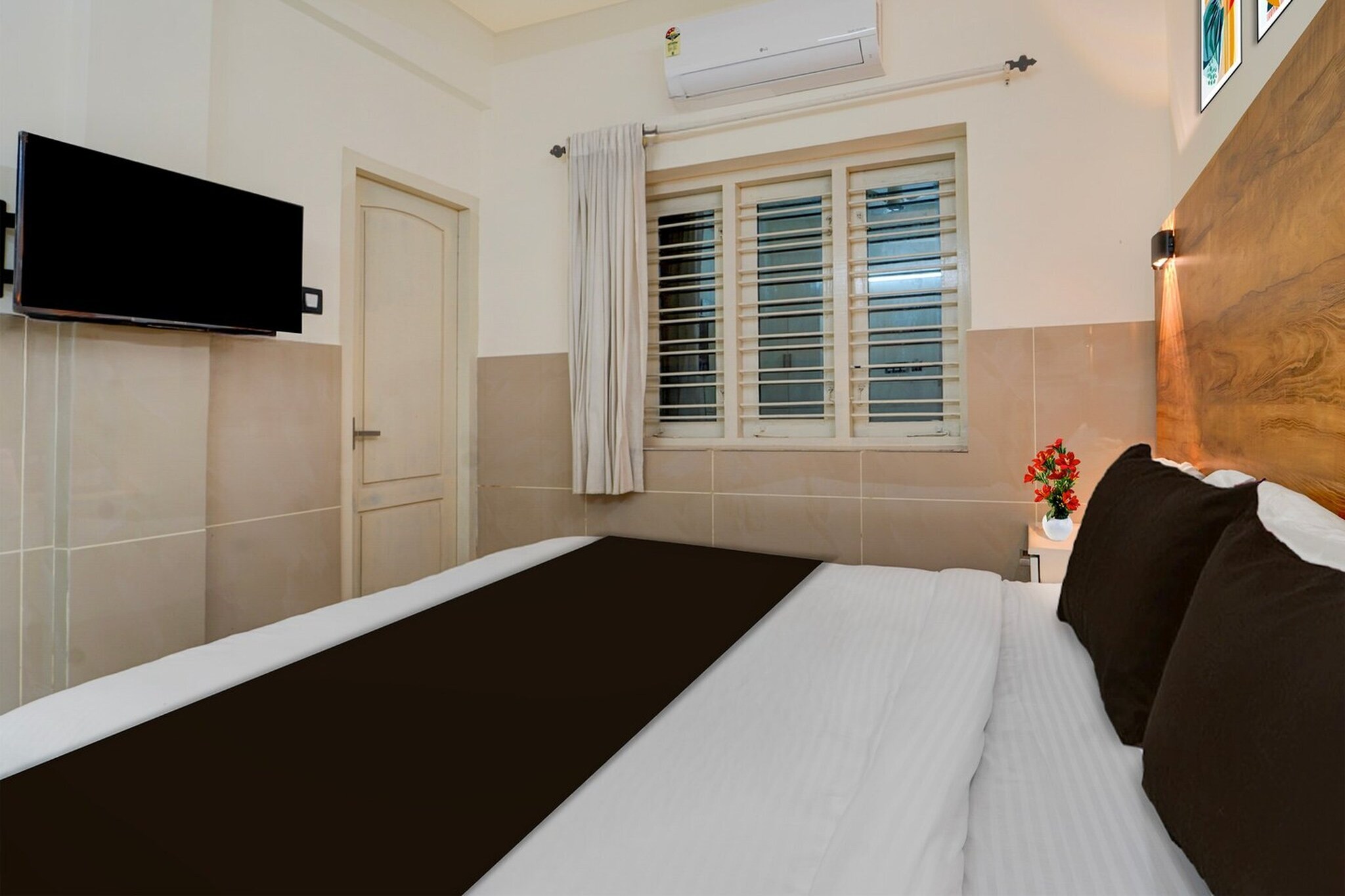 Comfortable Accommodations: Townhouse Green Field Stadium Karyavattom in Trivandrum offers family rooms with air-conditioning, private bathrooms, work desks, and free toiletries. Each room includes a TV, wardrobe, and tiled floors.
Dining Experience: The family-friendly restaurant serves Indian cuisine for lunch and dinner. Guests can enjoy continental and à la carte breakfasts in a welcoming ambience.
Convenient Facilities: The hotel features a lift, 24-hour front desk, housekeeping service, room service, and luggage storage. Free WiFi is available throughout the property.
Nearby Attractions: Located 12 km from Thiruvananthapuram International Airport, the hotel is close to Sree Padmanabhaswamy Temple (13 km), Napier Museum (13 km), and Kerala Science and Technology Museum (13 km).
Early Check-In Policy: A full day痴 room rate will be charged for check-ins before 6:00 AM. Complimentary early check-in is available between 6:00 AM and 10:00 AM, subject to room availability.
Check-in is only available to guests aged 18 and above. Please provide a government-issued ID to confirm your age.