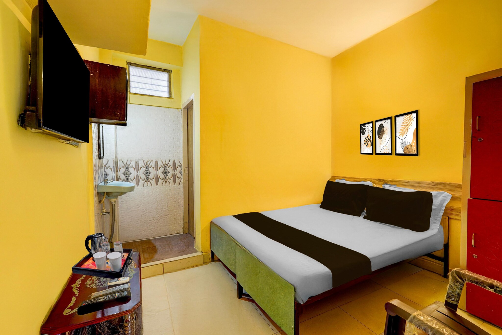 Comfortable Accommodations: Hotel o Egmore metro station in Chennai offers family rooms with air-conditioning, private bathrooms, and free toiletries. Each room includes a work desk, seating area, TV, and wardrobe.
Convenient Facilities: Guests benefit from a 24-hour front desk, housekeeping service, room service, and luggage storage. The hotel provides a continental breakfast and offers a variety of amenities to enhance the stay.
Prime Location: Located in the city centre, the hotel is less than 1 km from the Government Museum Chennai and 15 km from Chennai International Airport. Nearby attractions include Chennai Central Railway Station (2.3 km) and Spencer Plaza Mall (2.8 km).
Early Check-In Policy: A full dayç—´ room rate will be charged for check-ins before 6:00 AM. Complimentary early check-in is available between 6:00 AM and 10:00 AM, subject to room availability.
Check-in is only available to guests aged 18 and above. Please provide a government-issued ID to confirm your age.