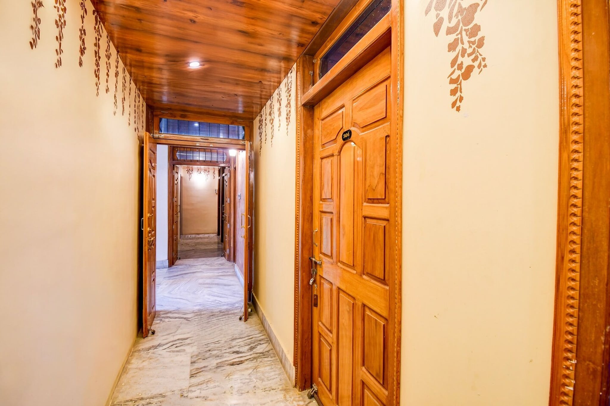 Ground floor: (bedroom(double bed, TV, seating area, air conditioning, telephone), bathroom(bathtub or shower, shower, washbasin, toilet, Towels incl., shampoo, body soap, hot water))