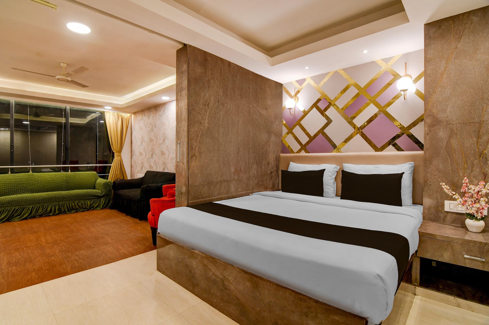 Ground floor: (bedroom(double bed, TV, seating area, air conditioning, telephone), bathroom(bathtub or shower, shower, washbasin, toilet, Towels incl., shampoo, body soap, hot water), Parking, electric kettle, balcony, lift, Laundry Package for a fee)