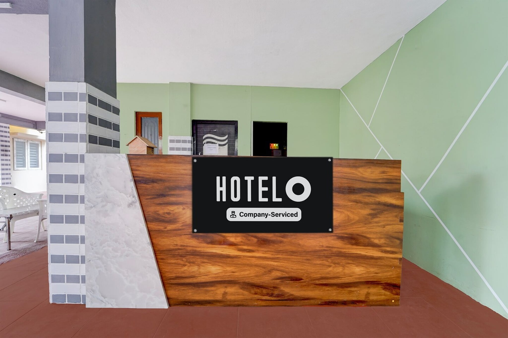 Ground floor: (bedroom(double bed, TV, seating area, air conditioning, telephone), bathroom(bathtub or shower, shower, washbasin, toilet, Towels incl., shampoo, body soap, hot water), Parking)