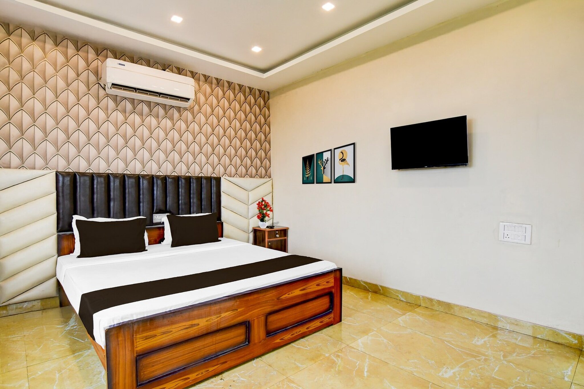 Comfortable Accommodations: Hotel O Shalimar Railway Junction Formerly Tanima Villa 2 in Kolkata offers family rooms with air-conditioning, private bathrooms, work desks, and seating areas. Each room includes free toiletries, a bath or shower, TV, and tiled floors.
Essential Facilities: Guests enjoy free WiFi, a lift, 24-hour front desk, housekeeping service, room service, and luggage storage. The hotel provides a work desk, seating area, and wardrobe for added convenience.
Prime Location: Located 23 km from Netaji Subhash Chandra Bose International Airport, the hotel is 8 km from Howrah Railway Station, Nandan, Park Street Metro Station, and Victoria Memorial. Other attractions include the Indian Museum and New Market, each 9 km away.
1. Unmarried couples are warmly welcome at this property.
2. Guests with local ID proof are warmly welcome.
Early Check-In Policy: A full day’s room rate will be charged for check-ins before 6:00 AM. Complimentary early check-in is available between 6:00 AM and 10:00 AM, subject to room availability.
Check-in is only available to guests aged 18 and above. Please provide a government-issued ID to confirm your age.