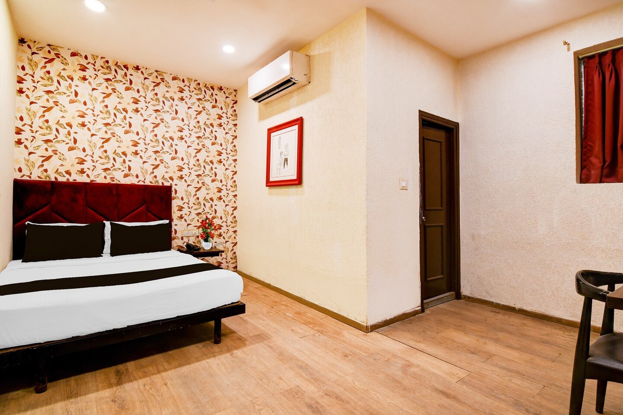 Super Townhouse Science City Formerly Hotel Mannat International is situated in Ballygunge, within 3.7 km of Park Street Metro Station and 3.8 km of Nandan. With a shared lounge, the 4-star hotel has air-conditioned rooms with free WiFi, each with a private bathroom. The accommodation features room service, a 24-hour front desk and luggage storage for guests.
The rooms at the hotel are fitted with a seating area and a flat-screen TV with satellite channels. Guest rooms have a desk.
Guests at Super Townhouse Science City Formerly Hotel Mannat International can enjoy a continental breakfast.
Indian Museum is 4 km from the accommodation, while Sealdah Railway Station is 4.9 km from the property. Netaji Subhash Chandra Bose International Airport is 16 km away.
1. Unmarried couples are warmly welcome at this property.
2. Guests with local ID proof are warmly welcome.
Early Check-In Policy: A full day’s room rate will be charged for check-ins before 6:00 AM. Complimentary early check-in is available between 6:00 AM and 10:00 AM, subject to room availability.
Check-in is only available to guests aged 18 and above. Please provide a government-issued ID to confirm your age.