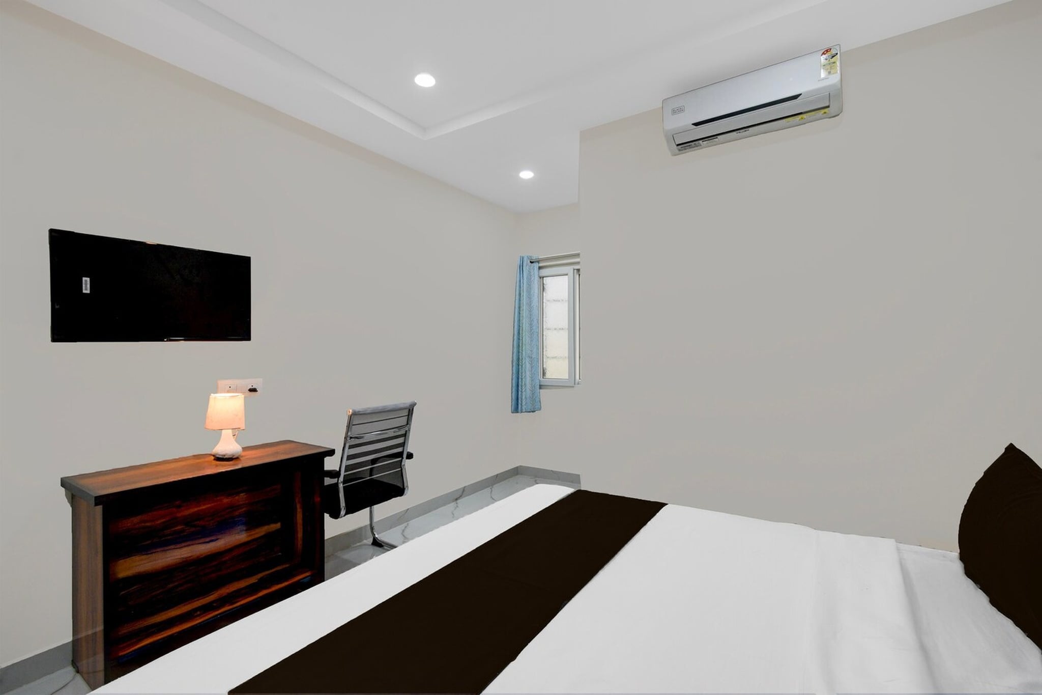 Located within 16 km of ISB and 19 km of City Centre Mall, Townhouse Oak Bachupally Medical College Formerly SV Hotels provides rooms with air conditioning and a private bathroom in Lingampalli. Among the facilities at this property are room service and a 24-hour front desk, along with free WiFi throughout the property. The hotel features family rooms.

All units at the hotel are equipped with a seating area, a flat-screen TV with satellite channels and a private bathroom with free toiletries and a bath or shower. The rooms include a desk.

Ravindra Bharathi is 21 km from Townhouse Oak Bachupally Medical College Formerly SV Hotels, while Golkonda Fort is 21 km away. Rajiv Gandhi International Airport is 43 km from the property.

1. Unmarried couples are warmly welcome at this property.
2. Guests with local ID proof are warmly welcome.
Early Check-In Policy: A full day’s room rate will be charged for check-ins before 6:00 AM. Complimentary early check-in is available between 6:00 AM and 10:00 AM, subject to room availability.
Check-in is only available to guests aged 18 and above. Please provide a government-issued ID to confirm your age.


