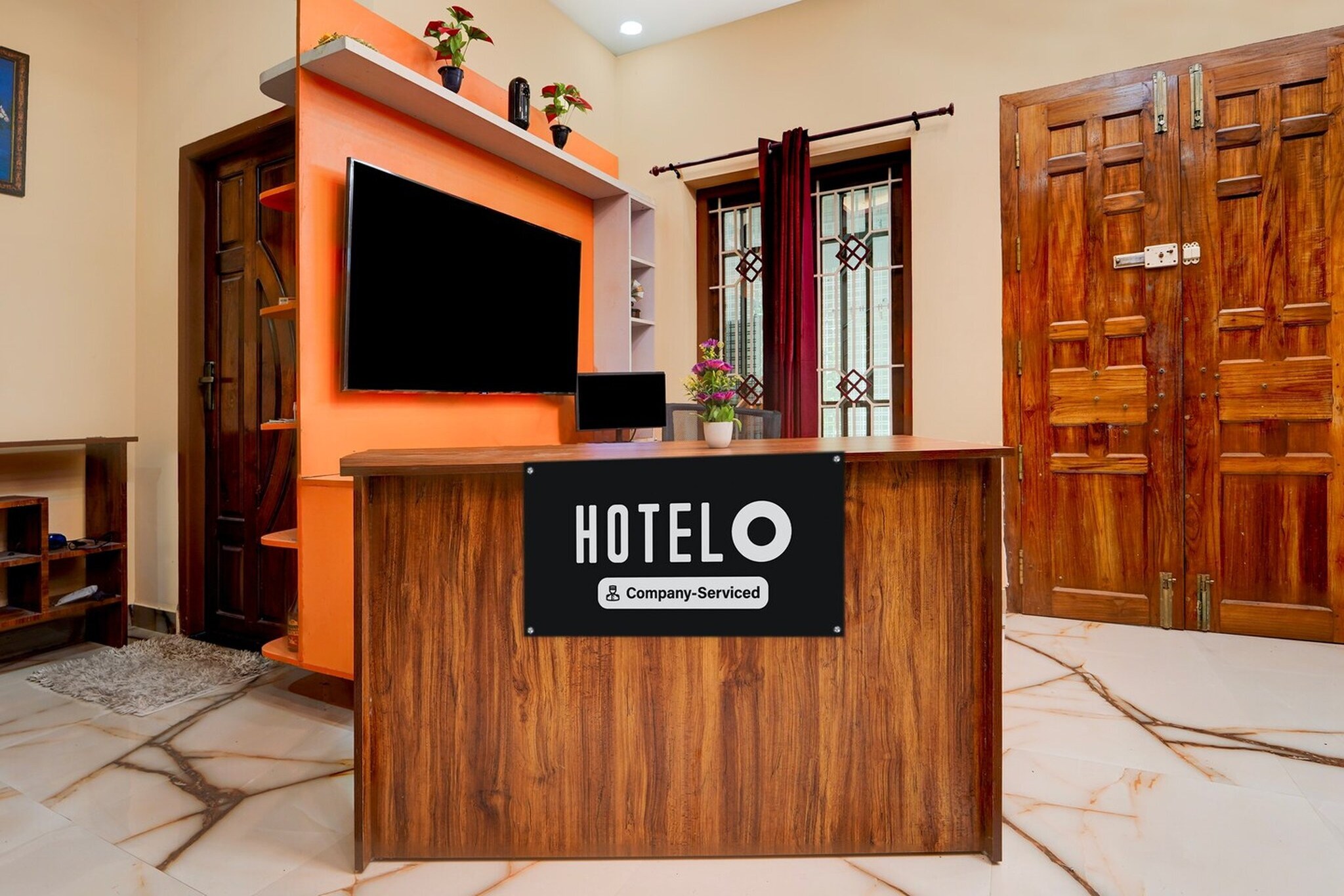 Ground floor: (bedroom(double bed, TV, seating area, air conditioning, Towels incl., telephone), bathroom(bathtub or shower, shower, washbasin, toilet, shampoo, body soap, hot water))