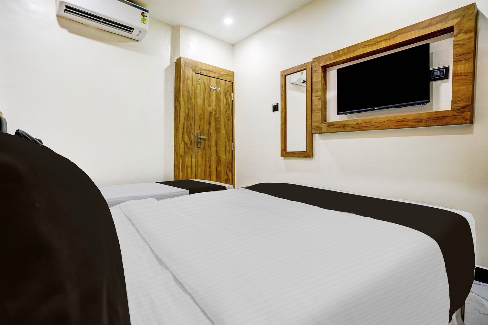 Hotel O Santacruz Railway Junction