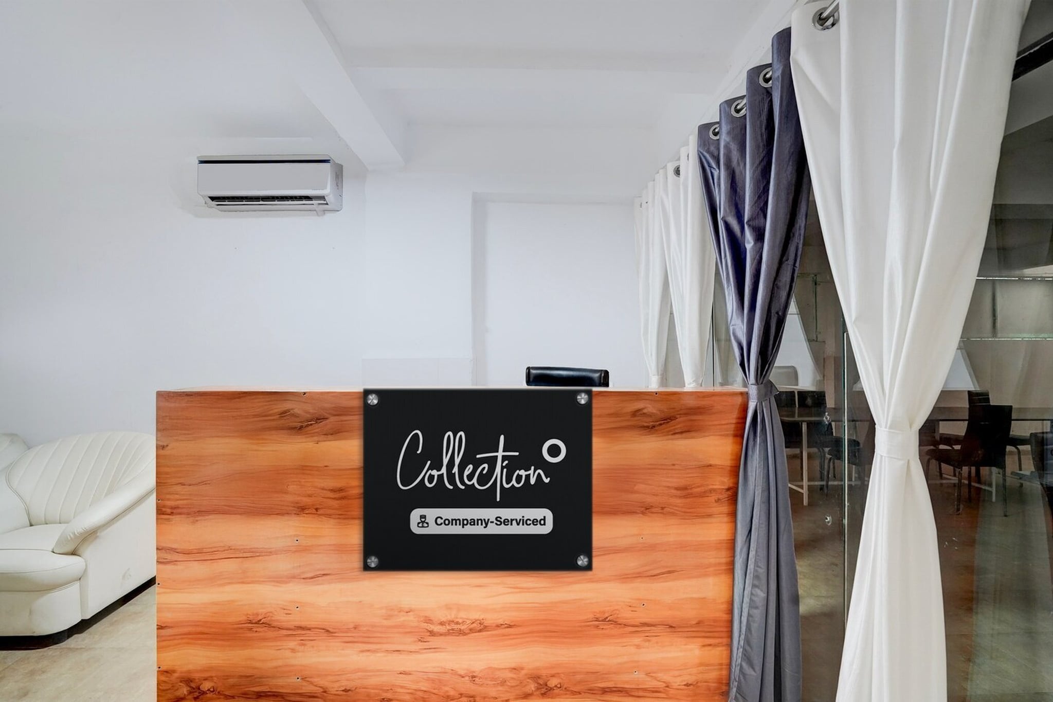 Ground floor: (bedroom(double bed, TV, seating area, air conditioning, Towels incl., telephone, Floor mattress), bathroom(bathtub or shower, shower, washbasin, toilet, shampoo, body soap, hot water), lift)