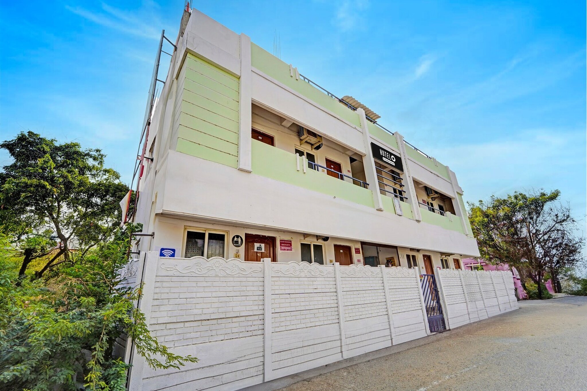 Hotel O Sulur Bus Terminal Formerly Sri Sakthi Vinayagar Residency is set in Sūlūr, within 19 km of Codissia Trade Fair Complex and 19 km of Coimbatore Junction. Featuring a shared lounge, the 2-star hotel has air-conditioned rooms with free WiFi, each with a private bathroom. The accommodation offers room service, a 24-hour front desk and luggage storage for guests.
At the hotel, all rooms come with a desk. The units at Hotel O Sulur Bus Terminal Formerly Sri Sakthi Vinayagar Residency come with a seating area and a flat-screen TV with satellite channels.
Podanur Junction is 20 km from the accommodation. Coimbatore International Airport is 13 km away.
1. Unmarried couples are warmly welcome at this property.
2. Guests with local ID proof are warmly welcome.
Early Check-In Policy: A full day’s room rate will be charged for check-ins before 6:00 AM. Complimentary early check-in is available between 6:00 AM and 10:00 AM, subject to room availability.
Check-in is only available to guests aged 18 and above. Please provide a government-issued ID to confirm your age.
.