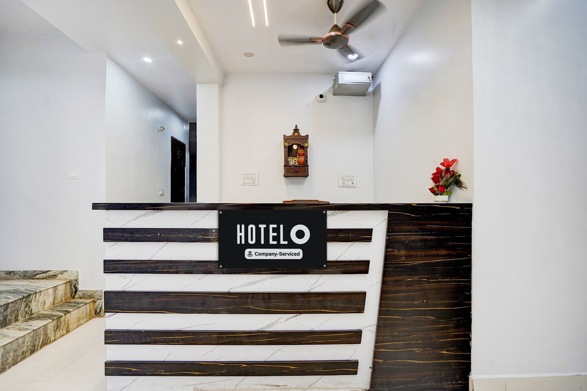 Ground floor: (bedroom(double bed, TV, seating area, air conditioning, Towels incl., telephone), bathroom(bathtub or shower, shower, washbasin, toilet, shampoo, body soap, hot water))